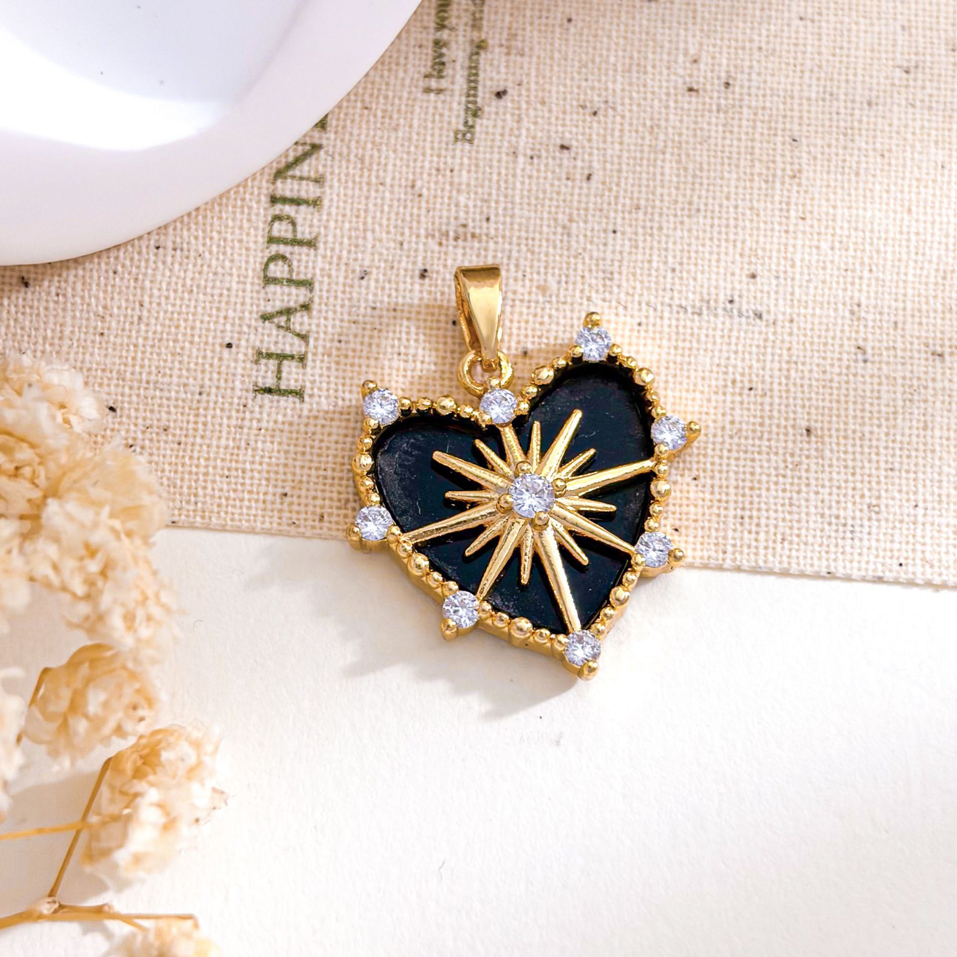 5:Xl5638 love star pendant gold black