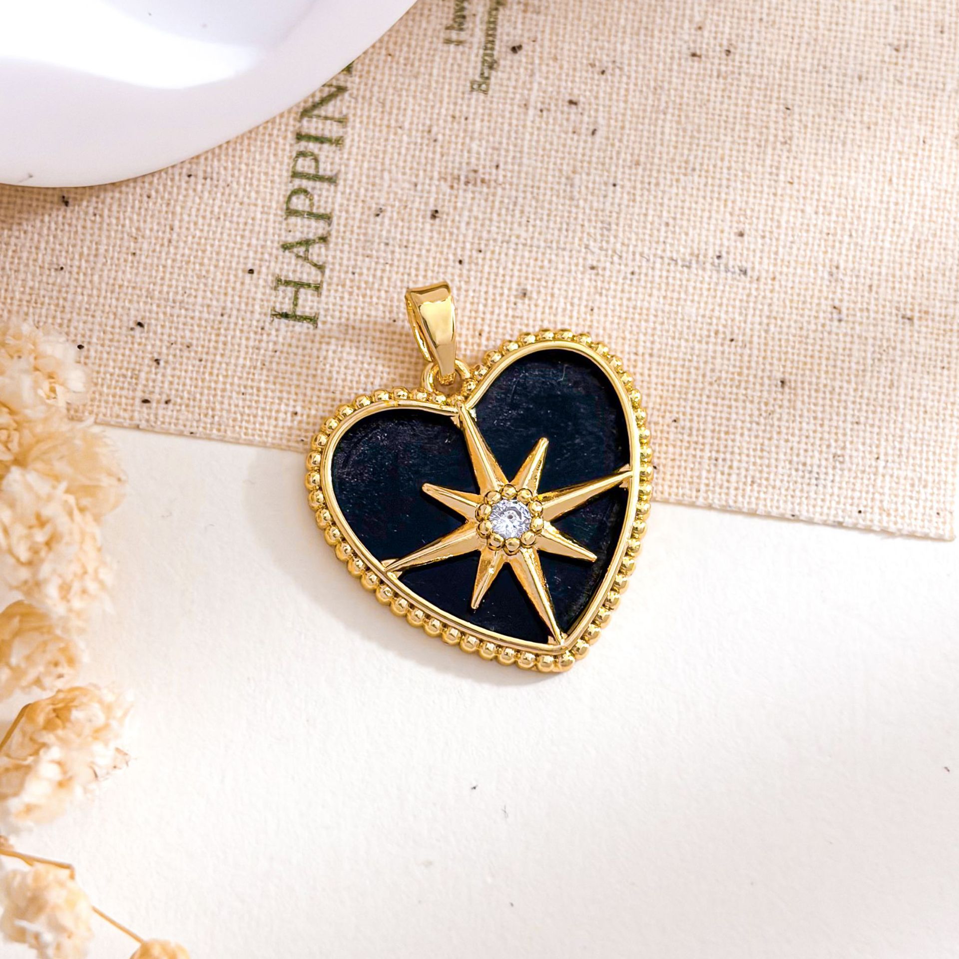 7:Xl5639 love octagonal star pendant gold black