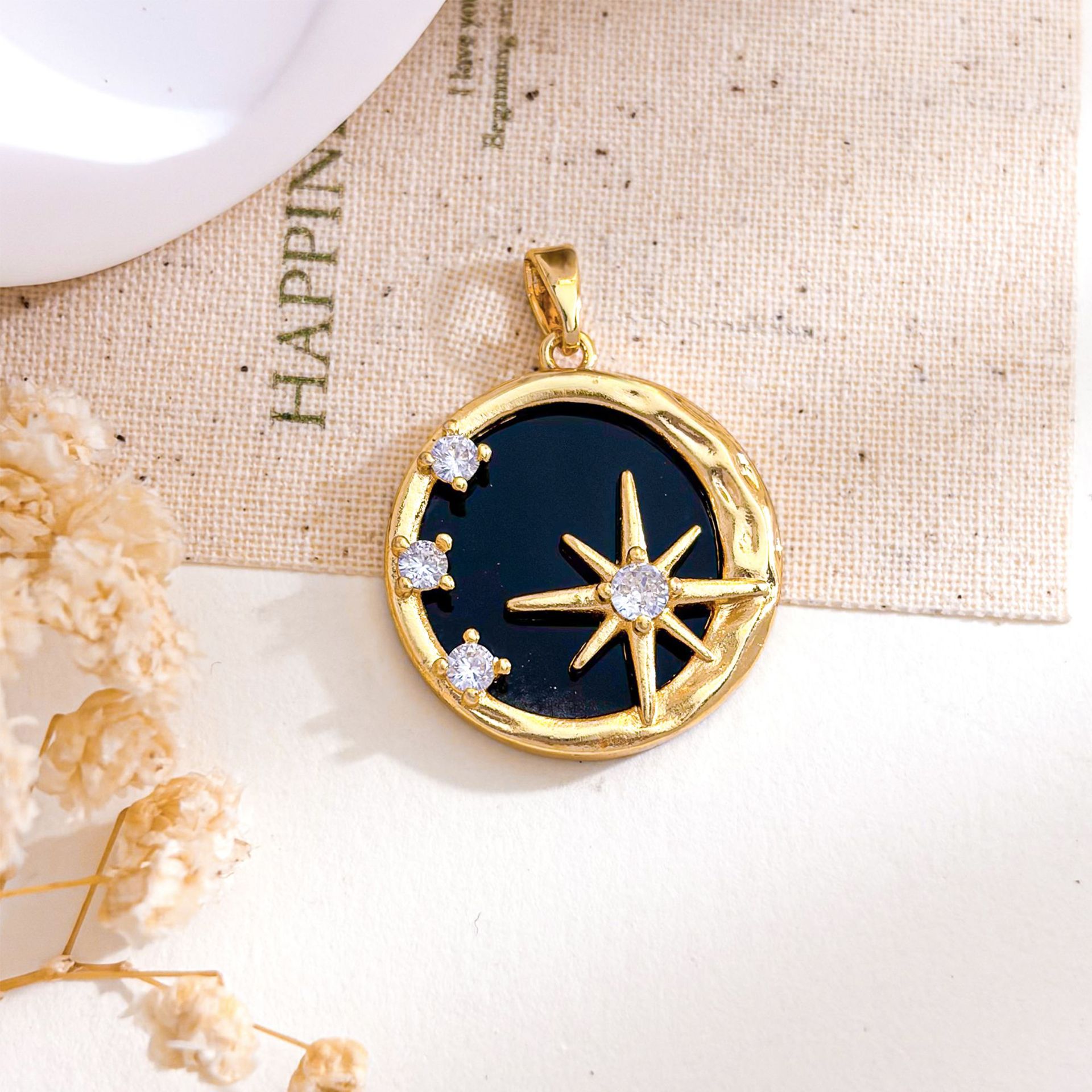 9:Xl5643 round eight-pointed star pendant gold black