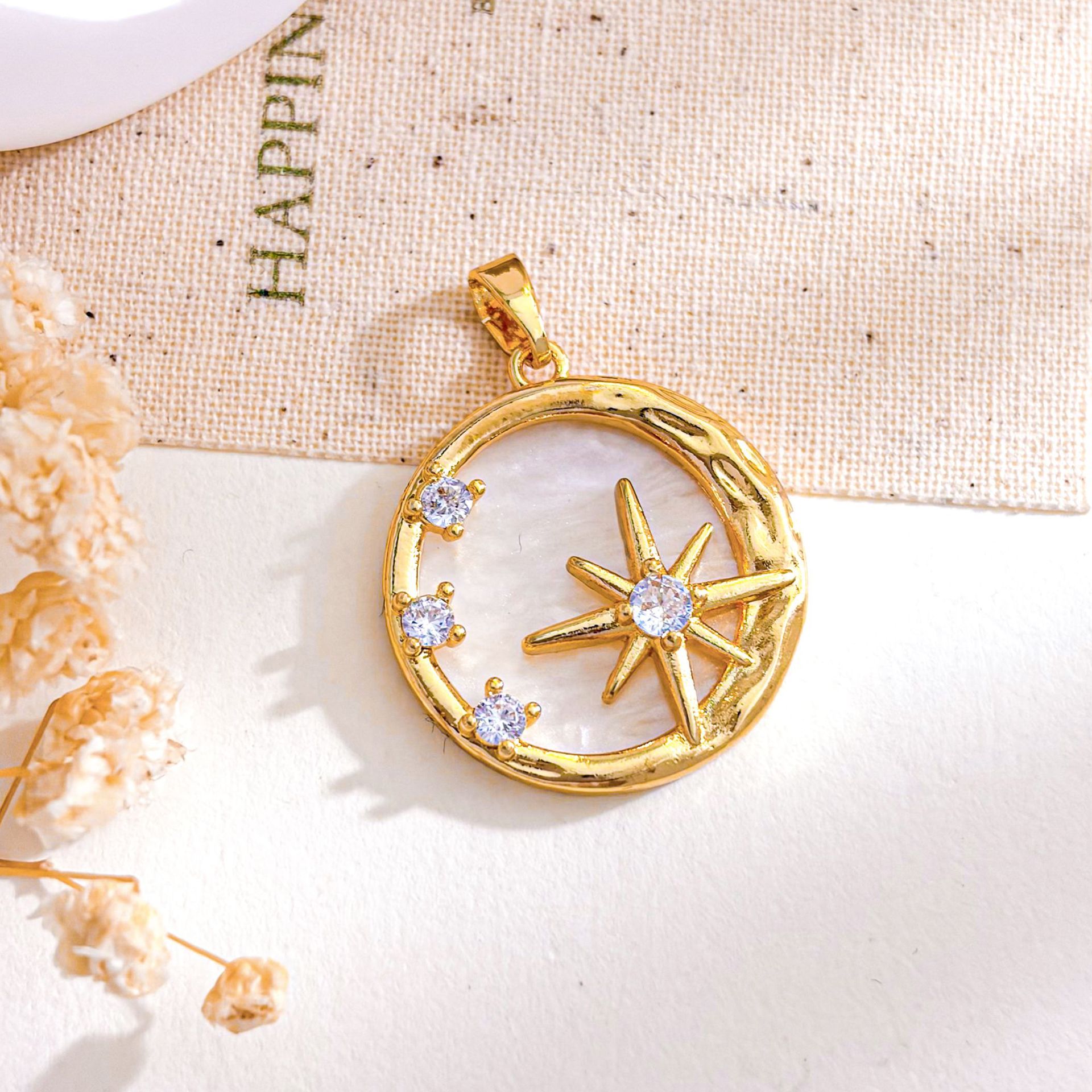 10:Xl5643 round eight-pointed star pendant gold white