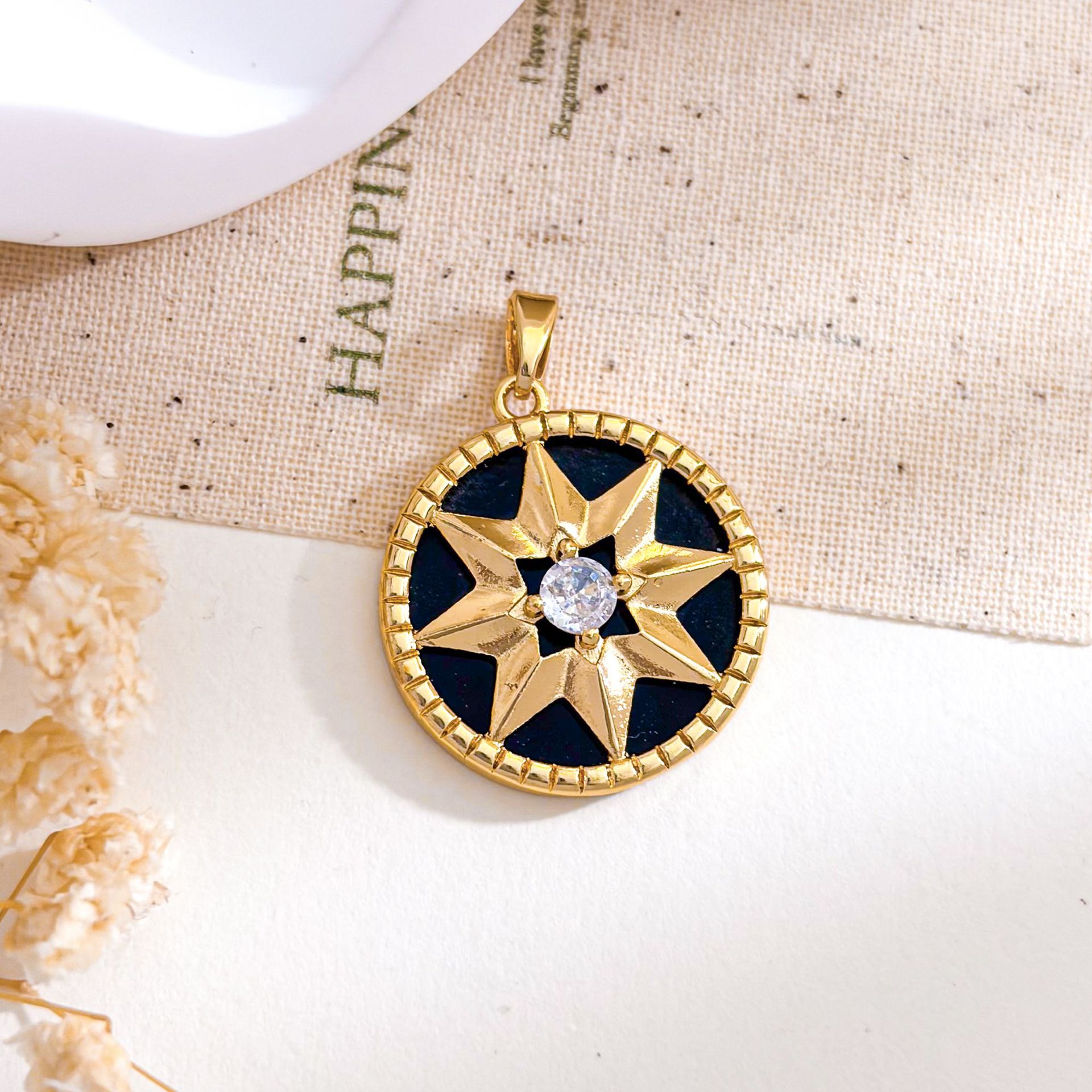 11:Xl5644 round large eight-pointed star pendant gold black
