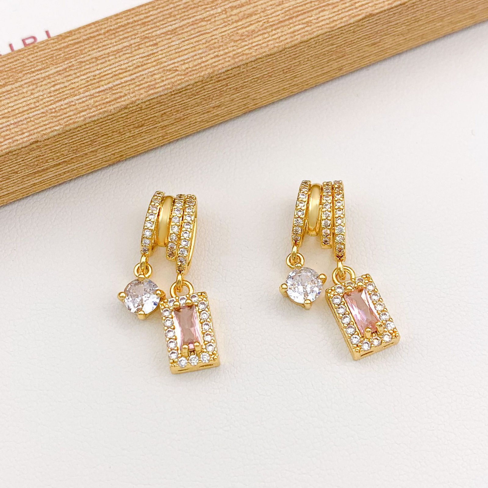 Xl5105 pink rectangular pendant gold