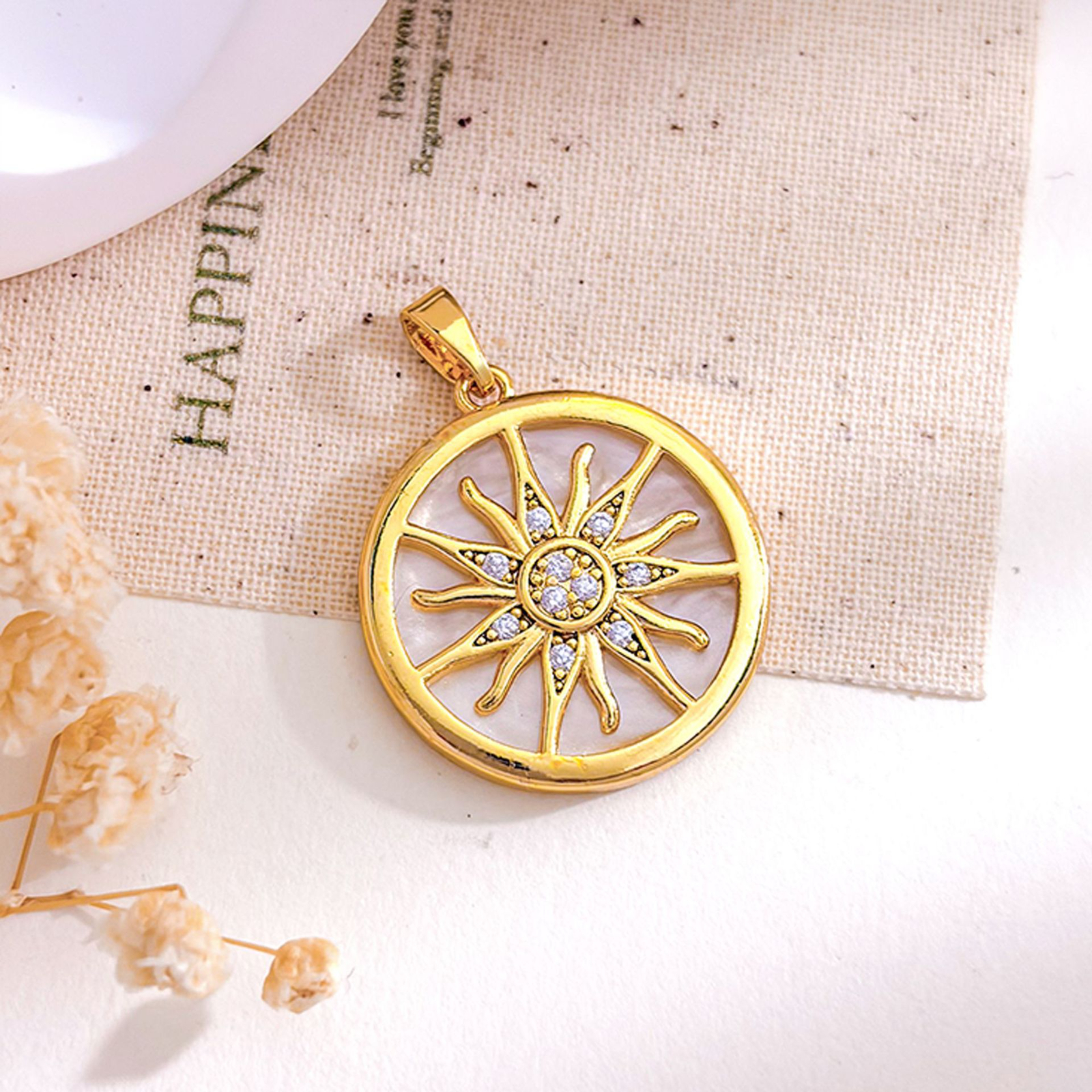 Xl5640 round sun pendant gold white