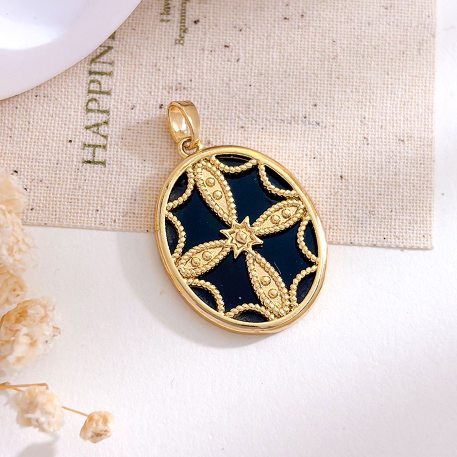 Xl5650 oval four-petal flower pendant gold black