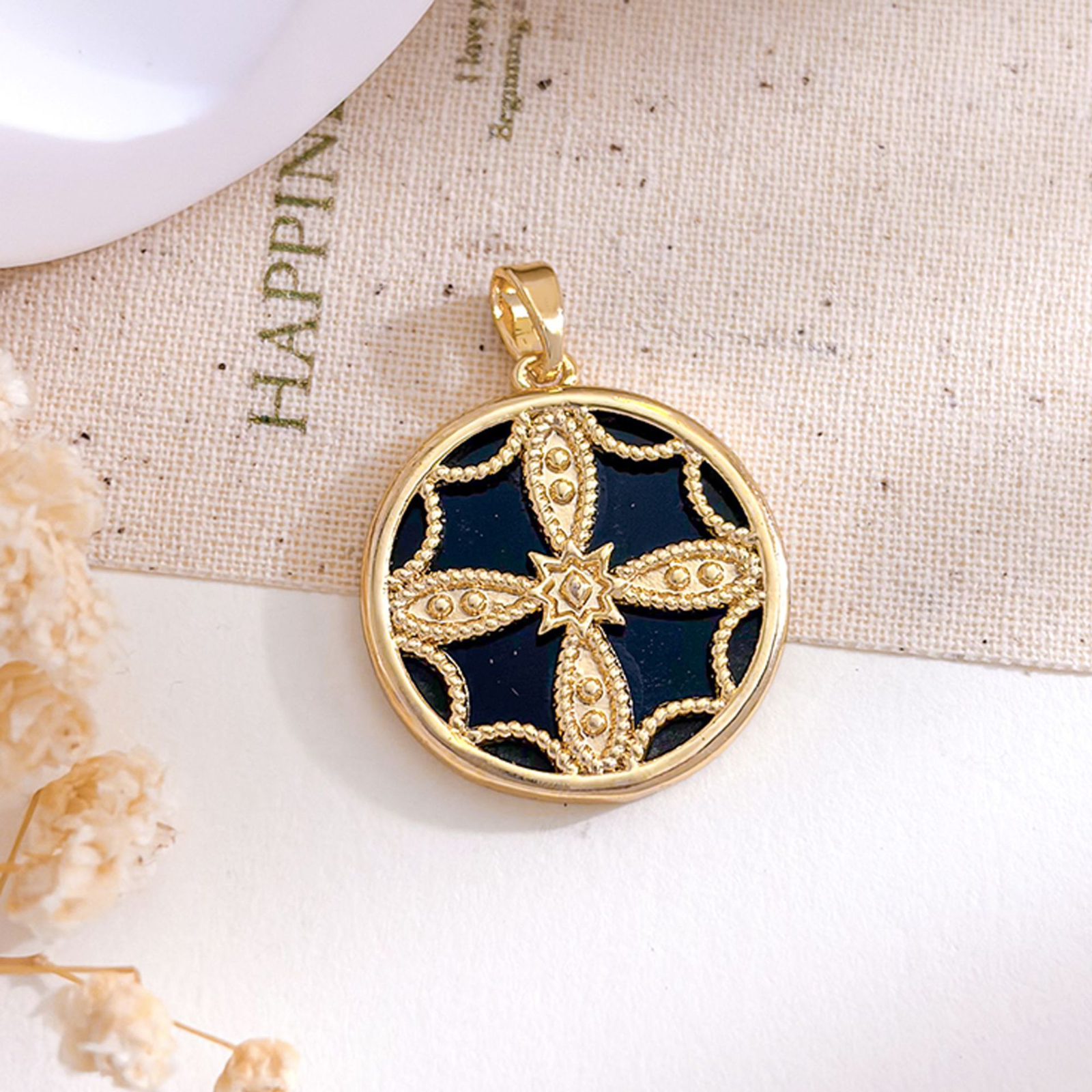 Xl5649 round four-petal flower pendant gold black
