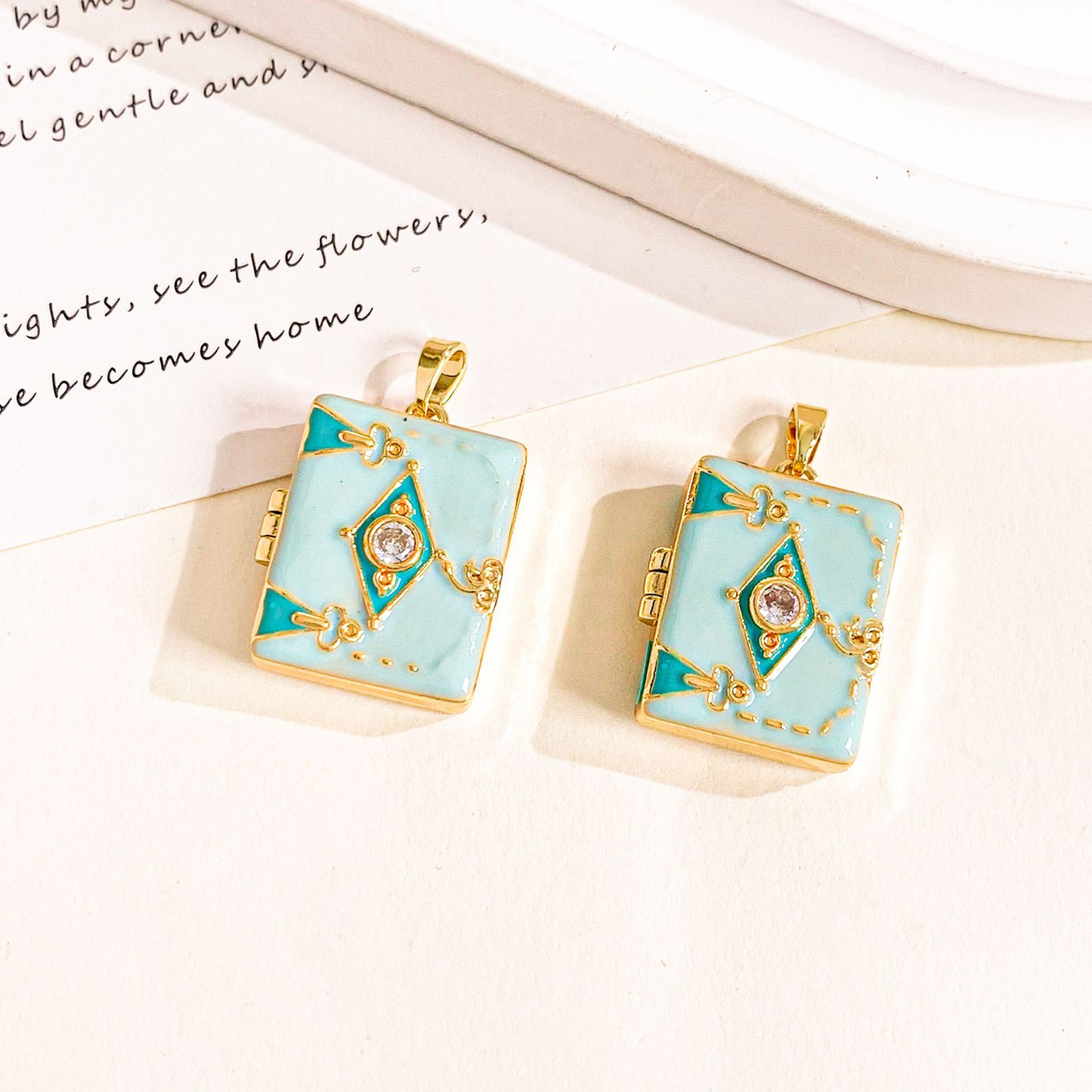 Xl4682 diamond-shaped gold light blue photo clip p