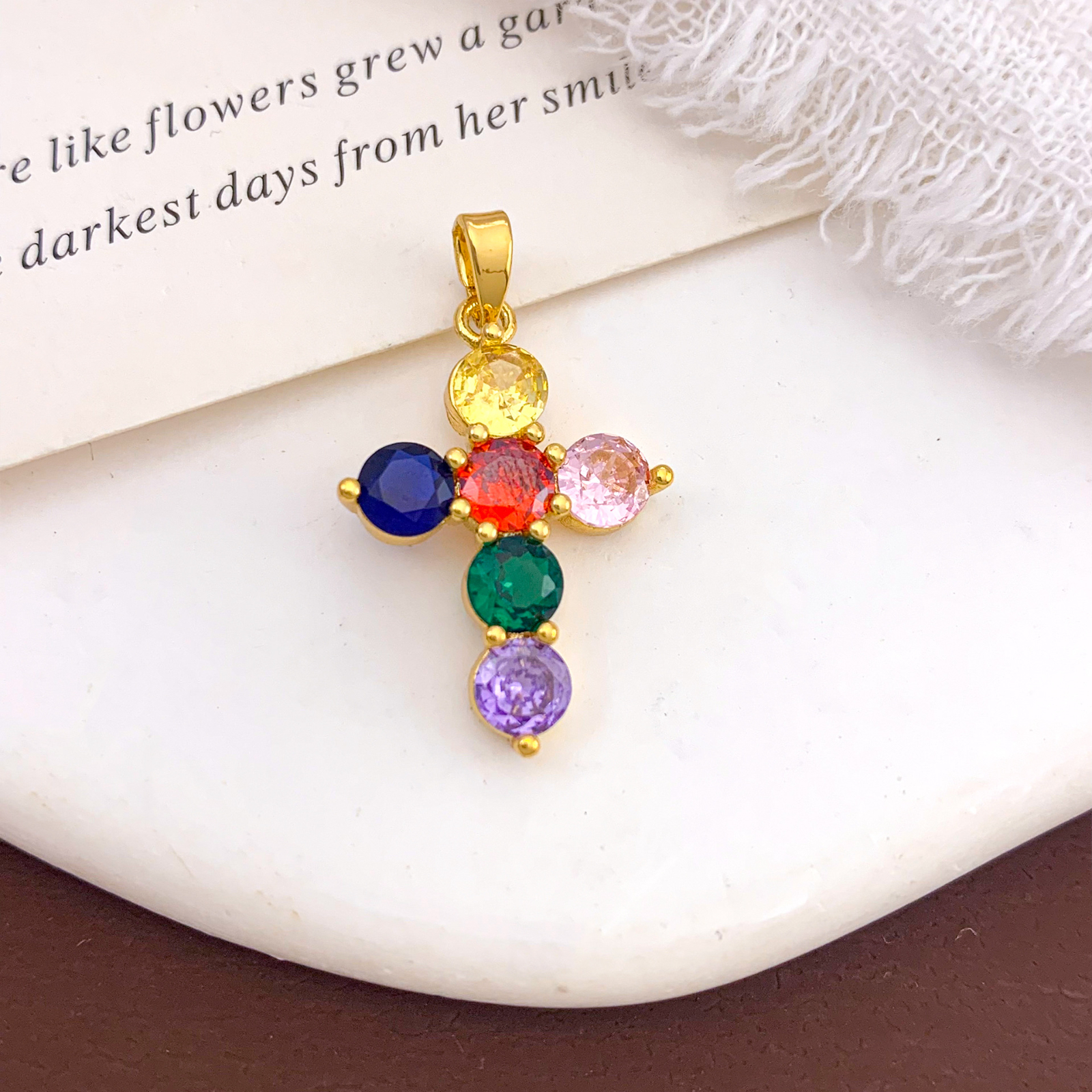Xl3376 round color cross pendant gold