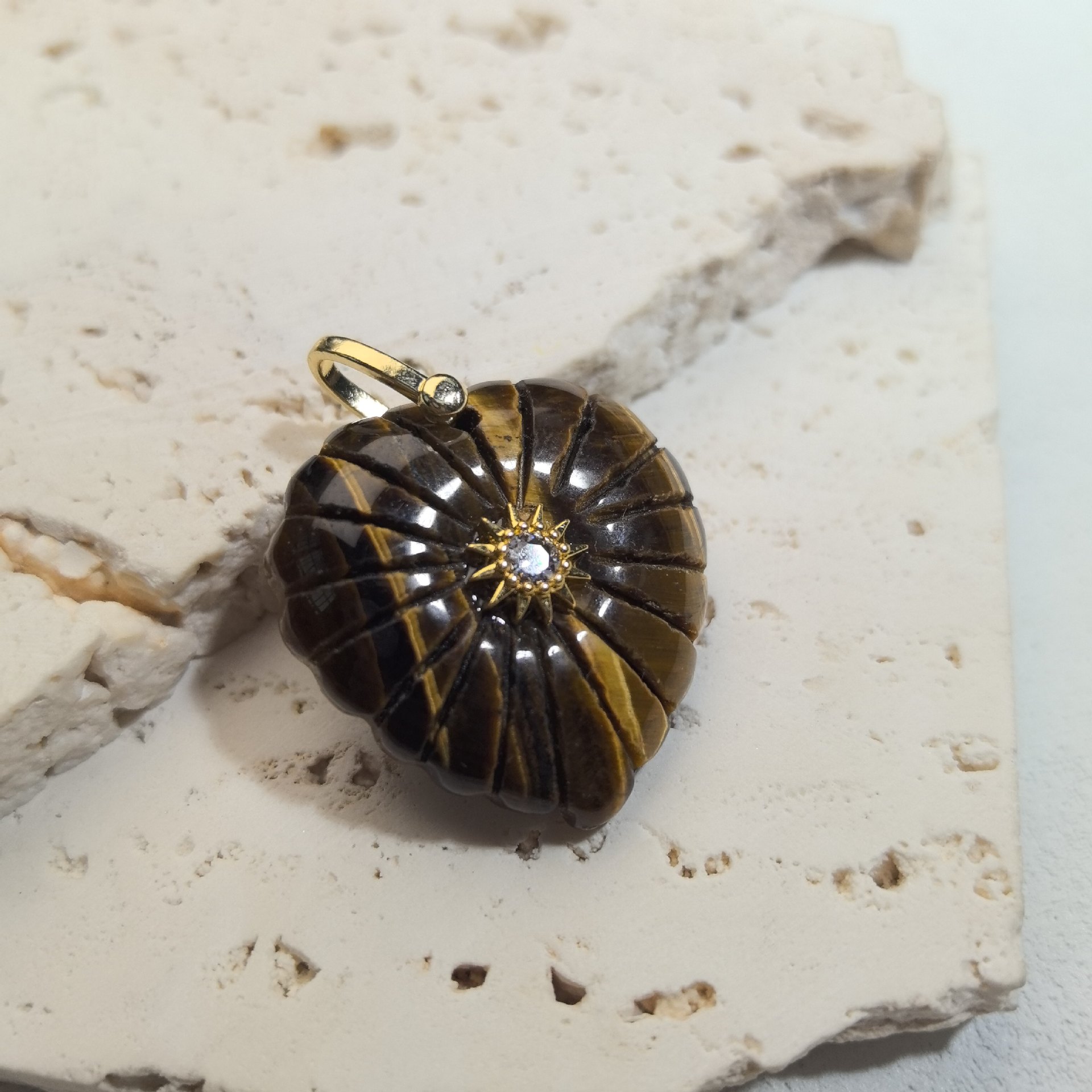 5:Tiger eye stone