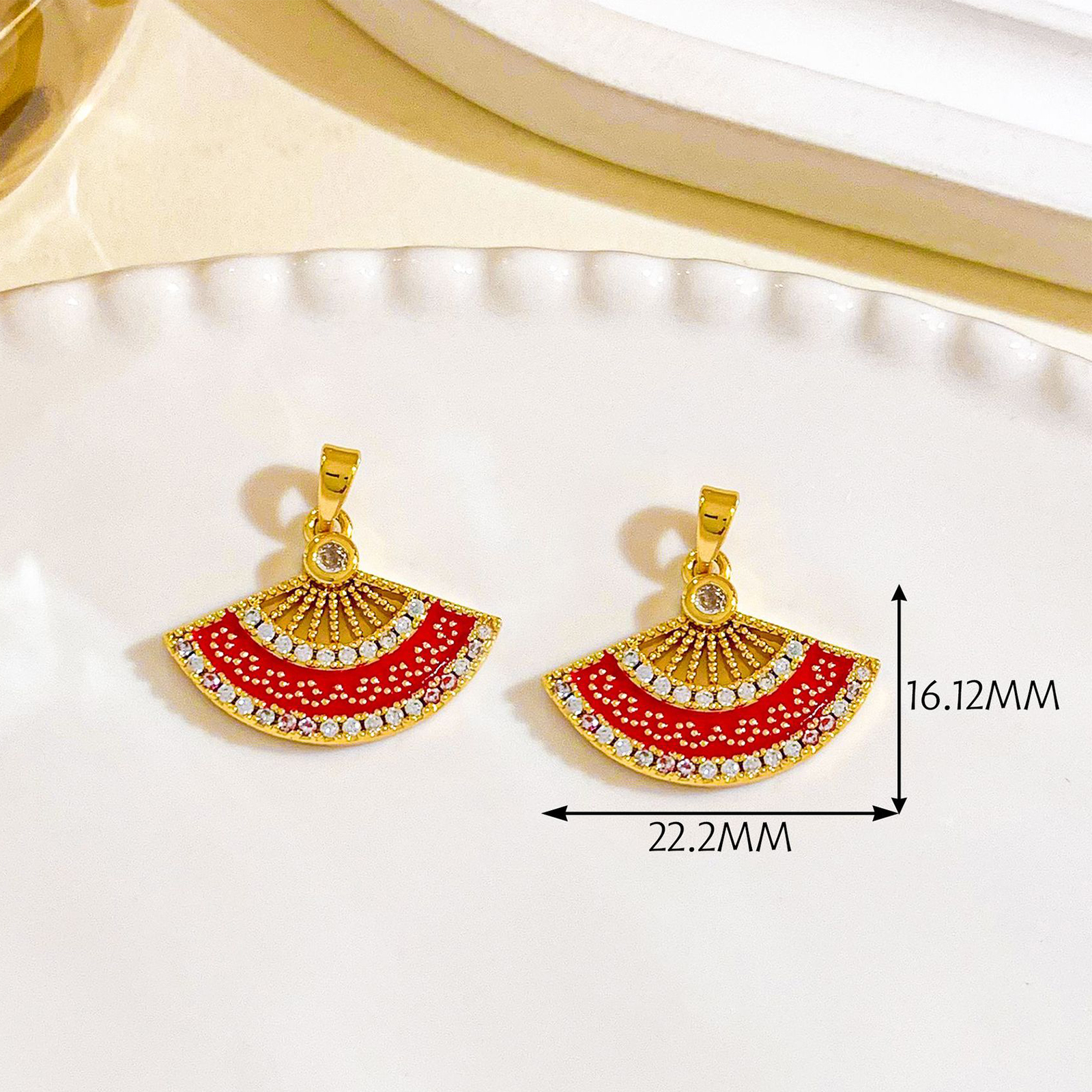 1:Xl3513 red folding fan pendant gold