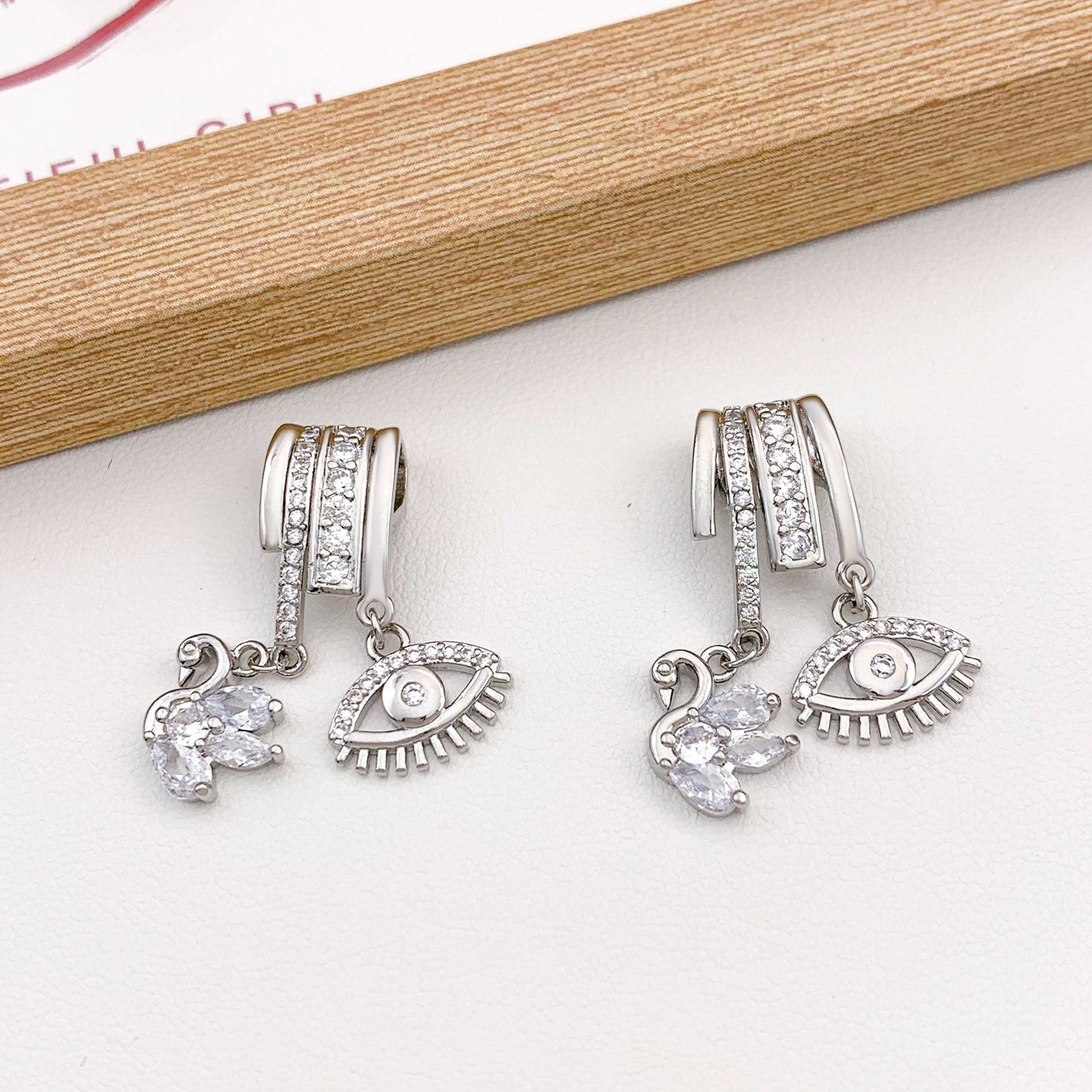 8:Xl3330 swan eye combination pendant silver