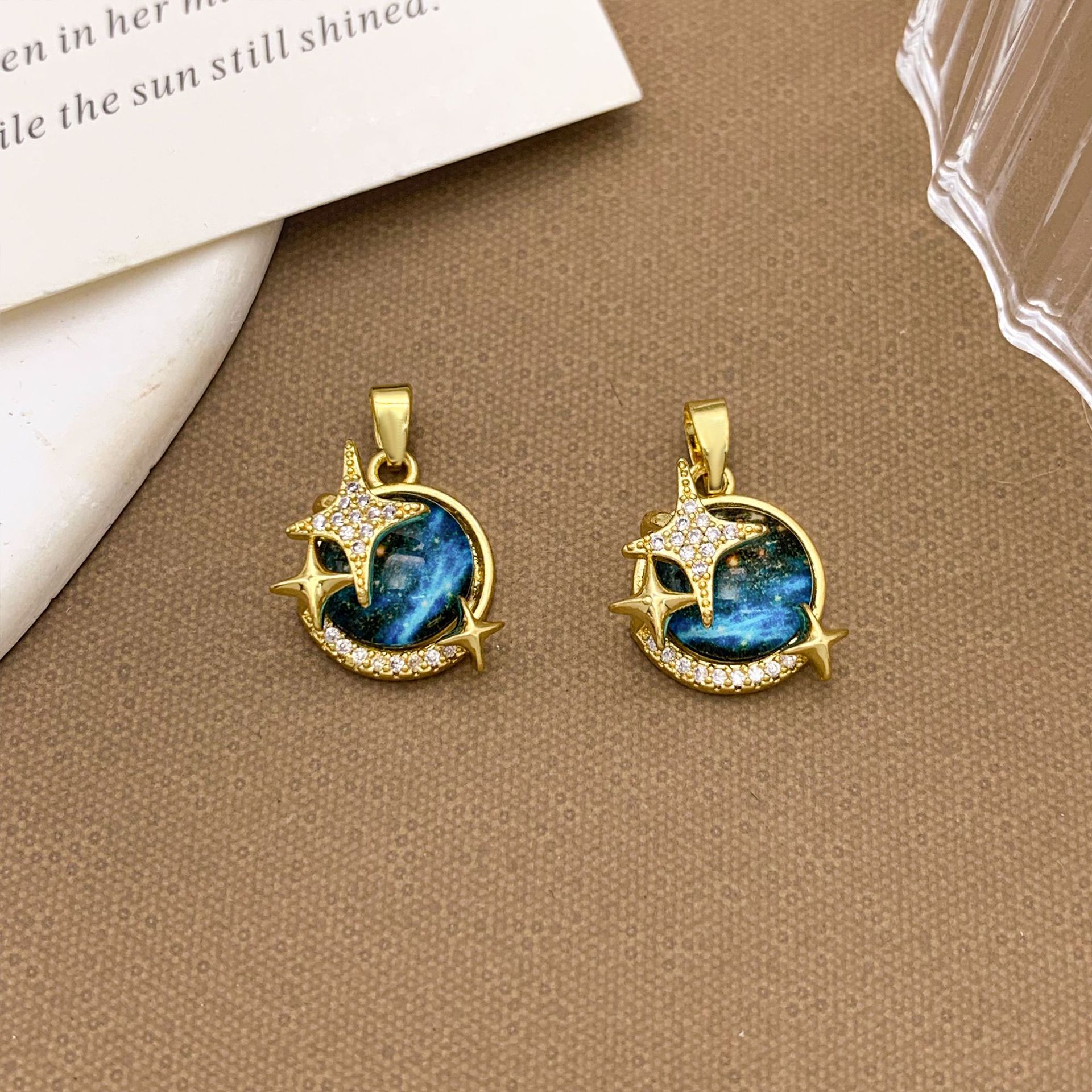 Xl1172 north star planet pendant gold