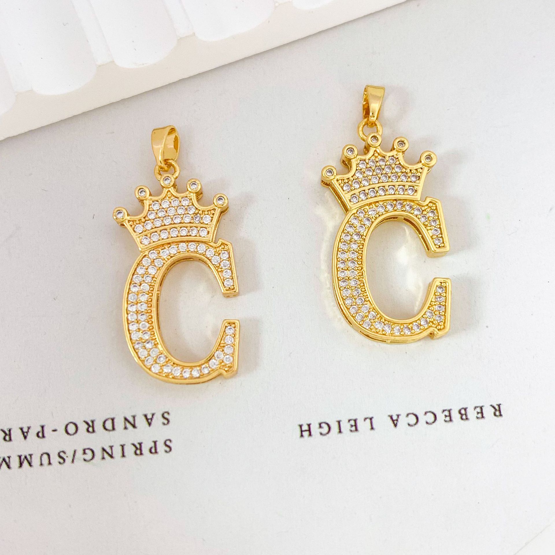 Xl348 crown letter c pendant gold