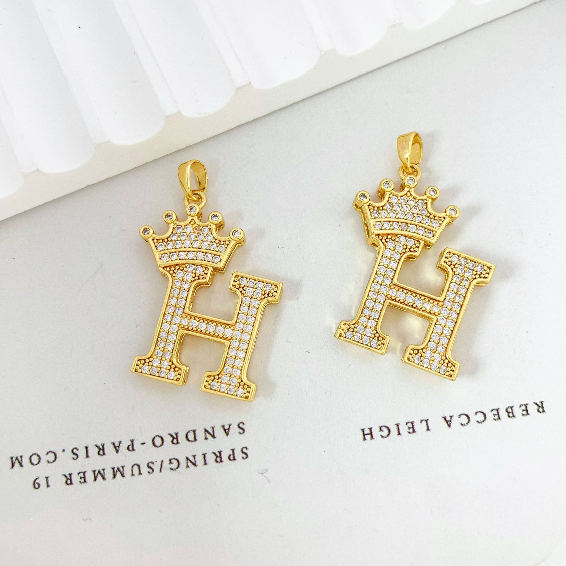 Xl348 crown letter h pendant gold