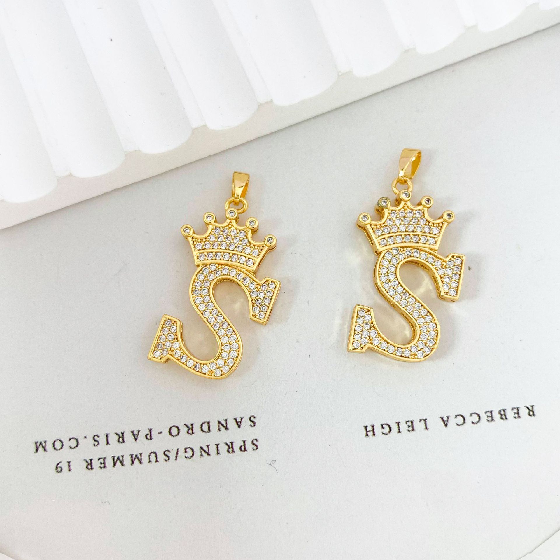 Xl348 crown letter s pendant gold