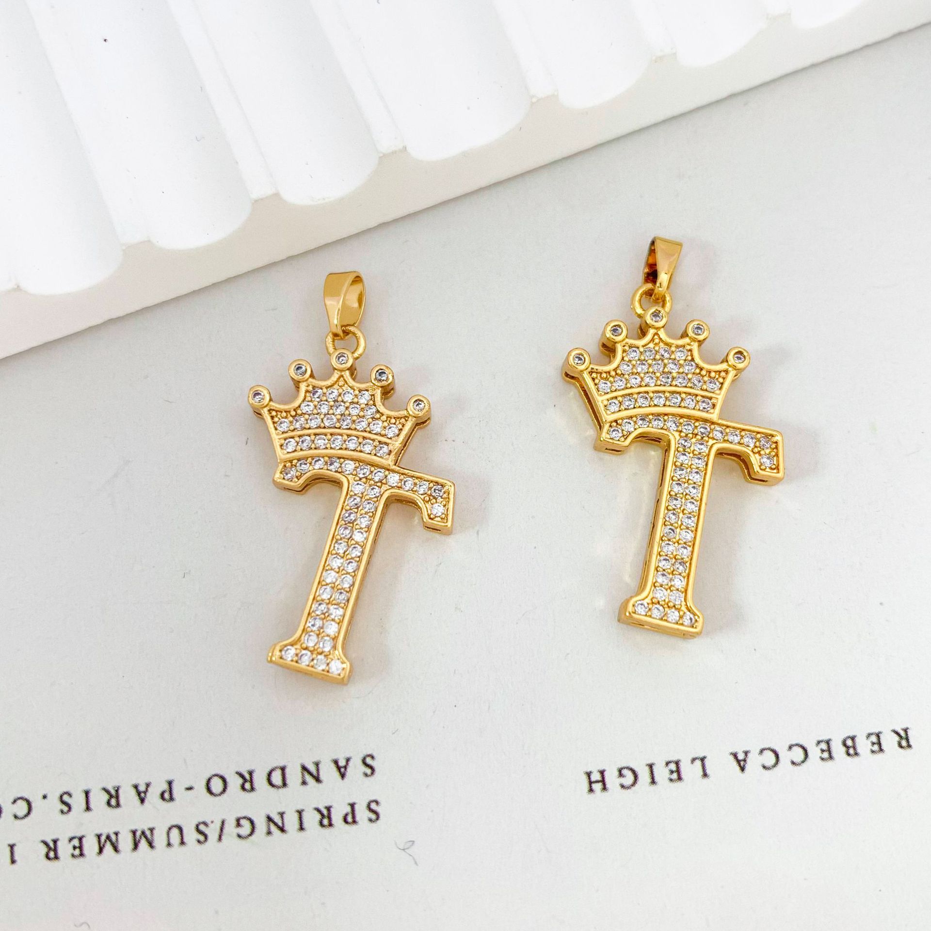 Xl348 crown letter t pendant gold
