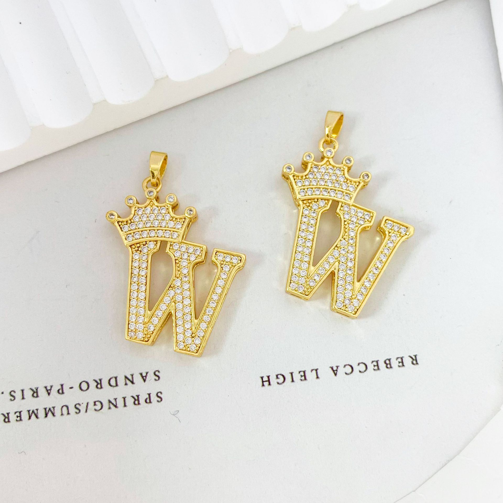 Xl348 crown letter w pendant gold