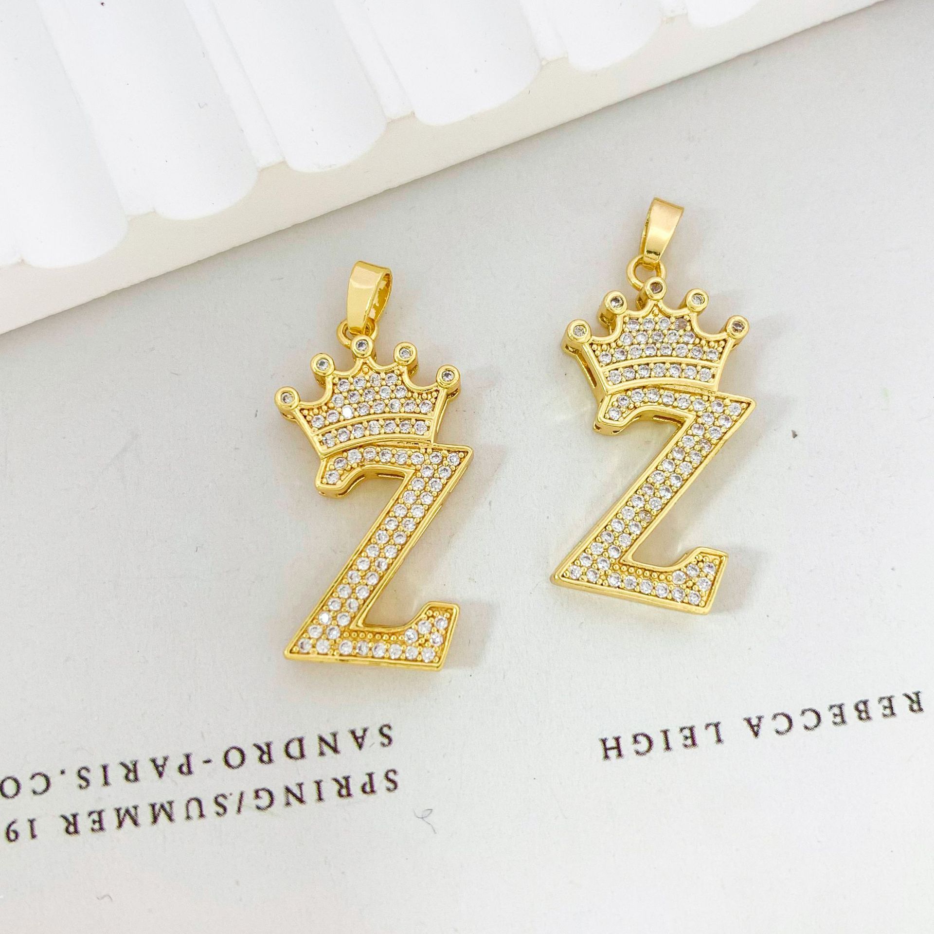 Xl348 crown letter z pendant gold