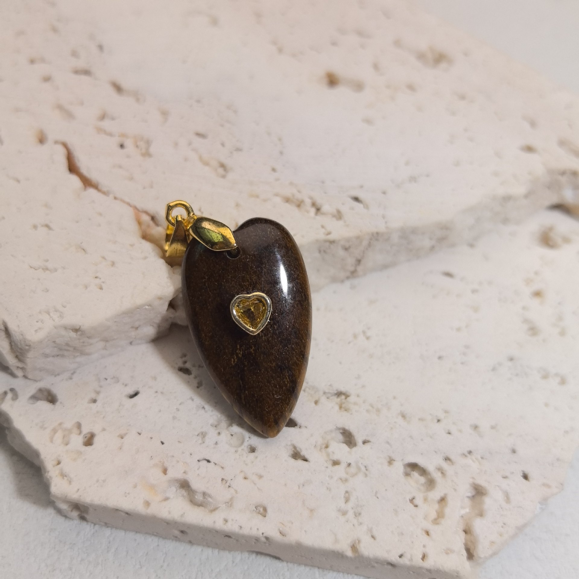 6:Tiger eye stone