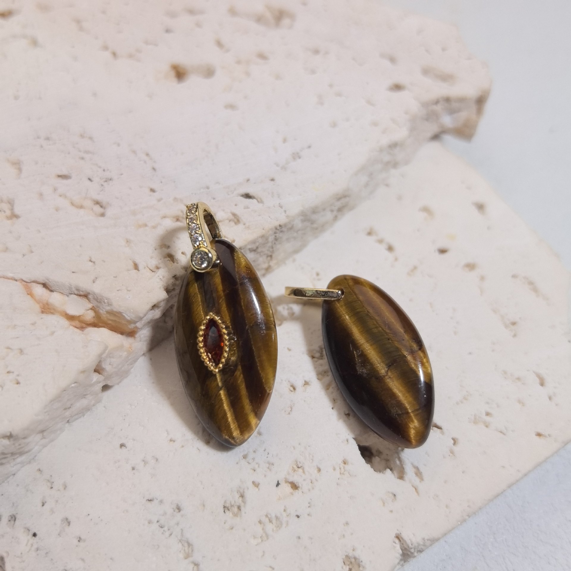 6:Tiger eye stone