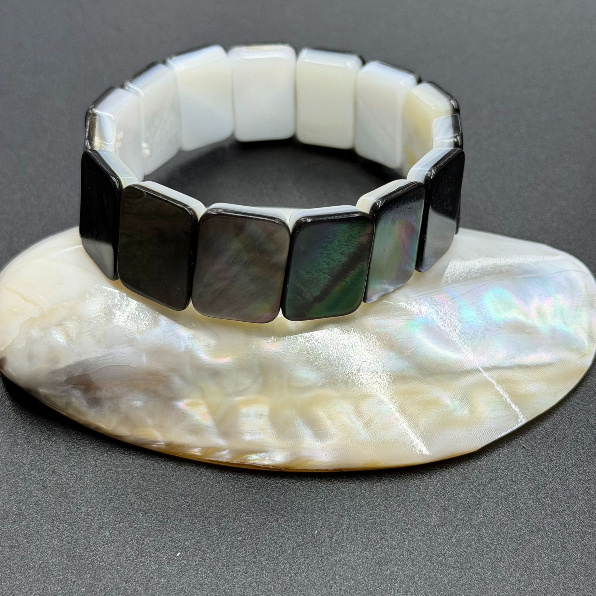2:black Lip Shell