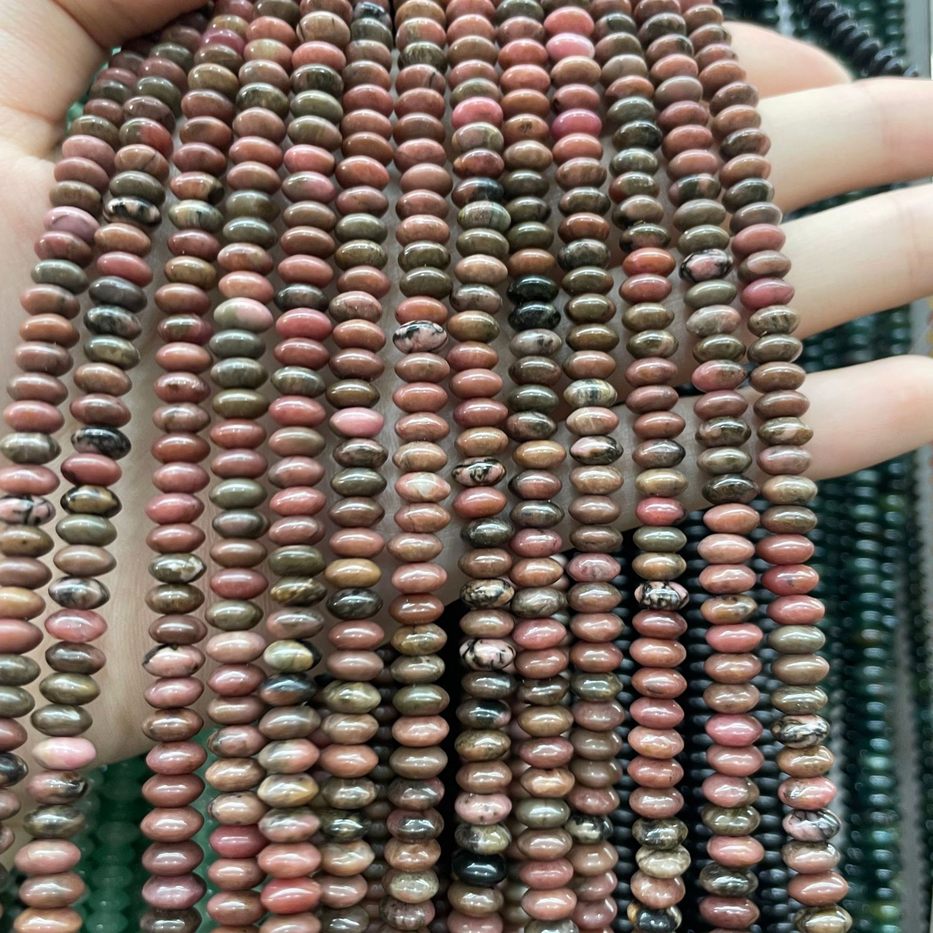 18:black line Rhodonite