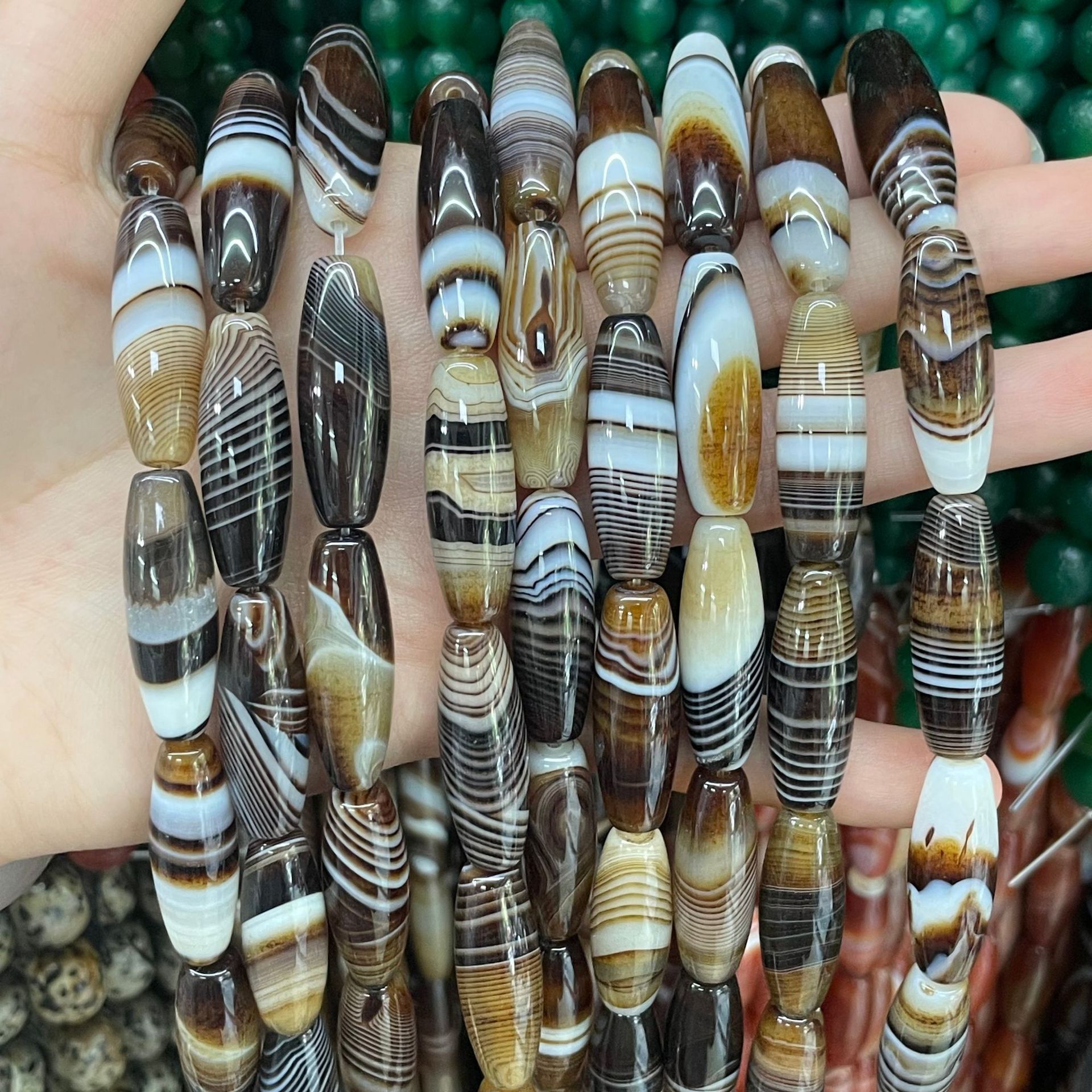 Natural silk-wrapped coffee agate rice beads