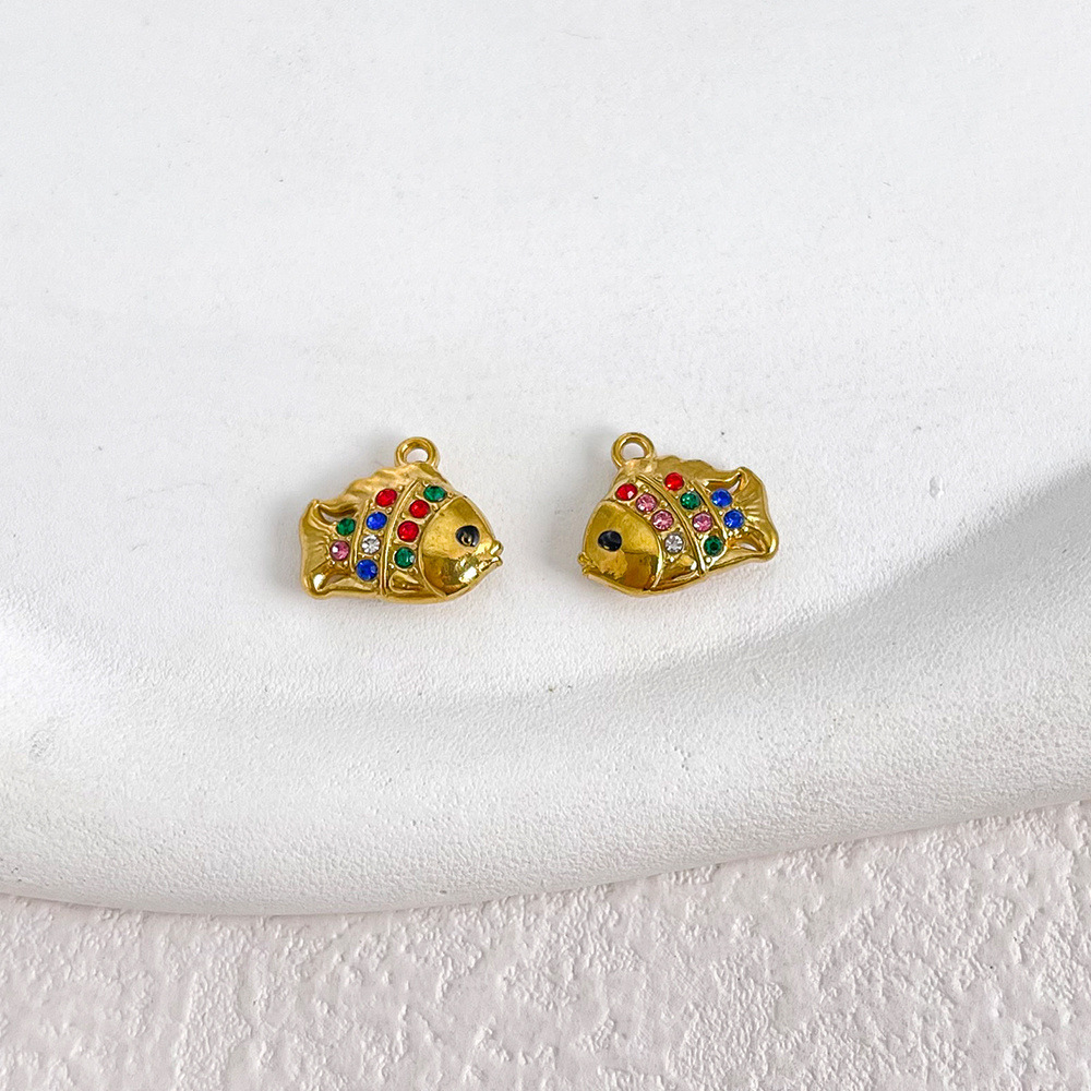Colorful fish 12x14mm