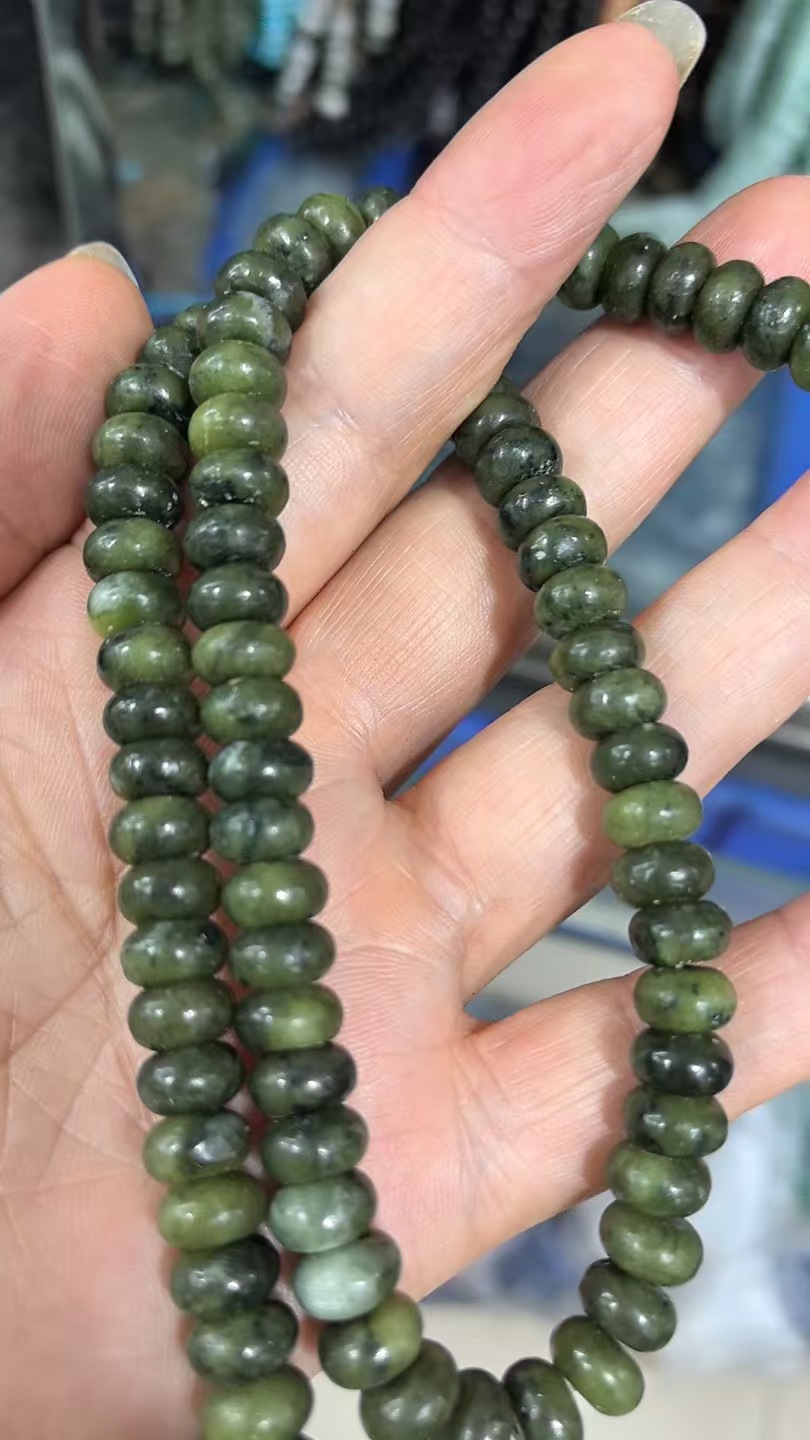 Southern jade 2*4mm/130pcs