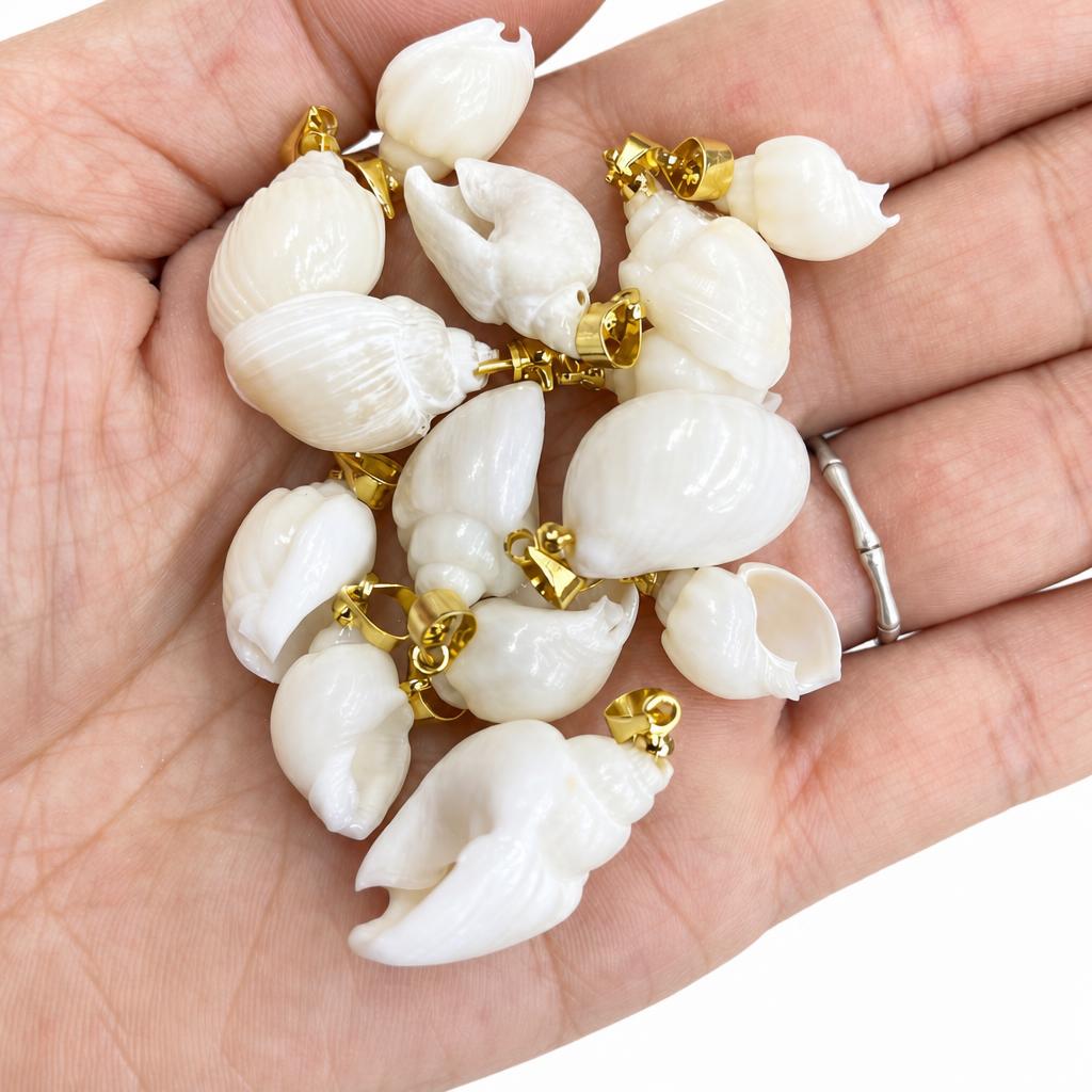 12:White jade bamboo shoot snail-golden buckle