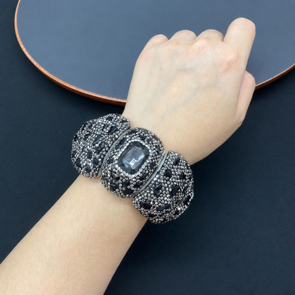 3:Dark gray