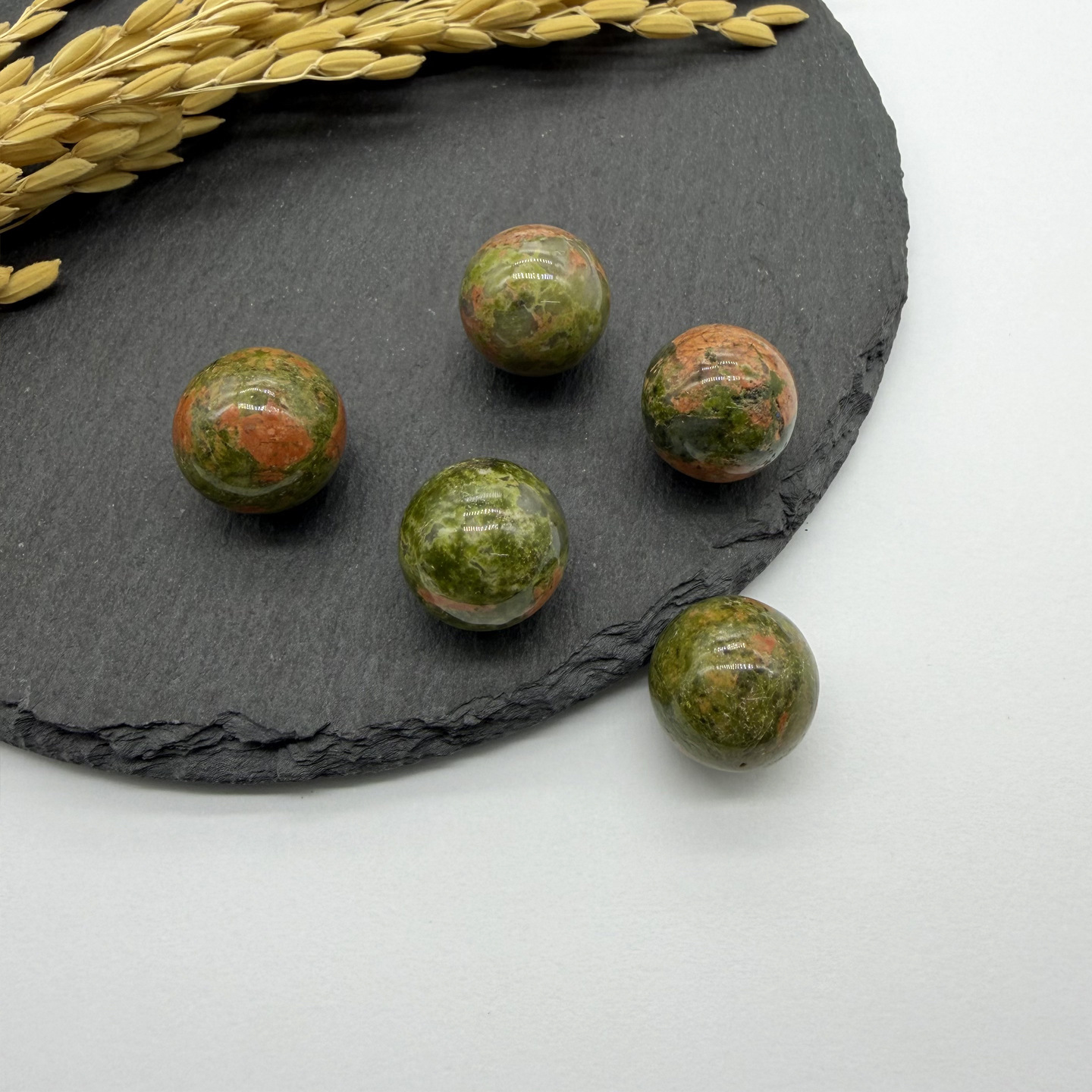 14:A flower green stone