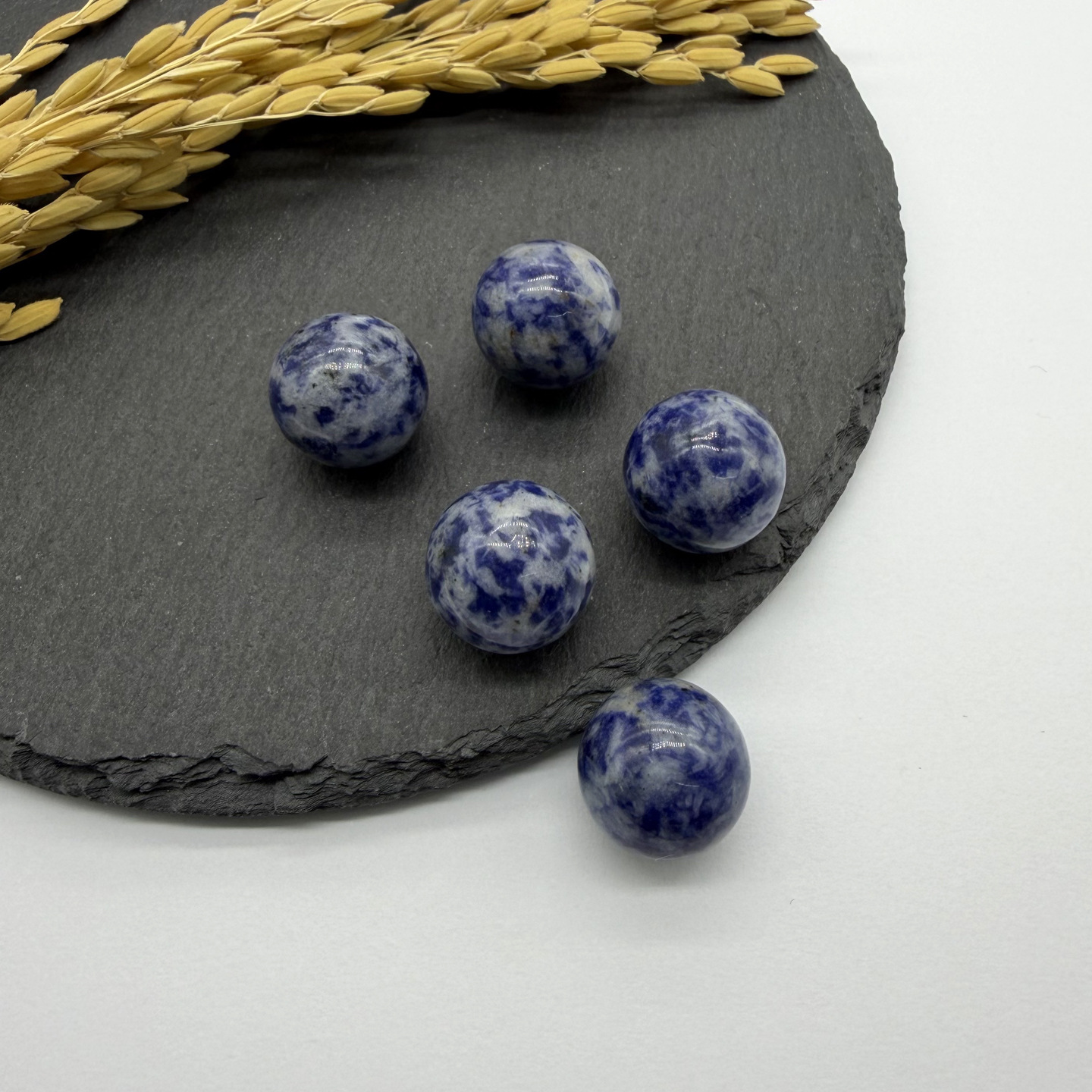 19:One blue point stone