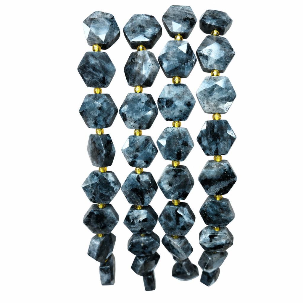 9:Musta   Labradorite