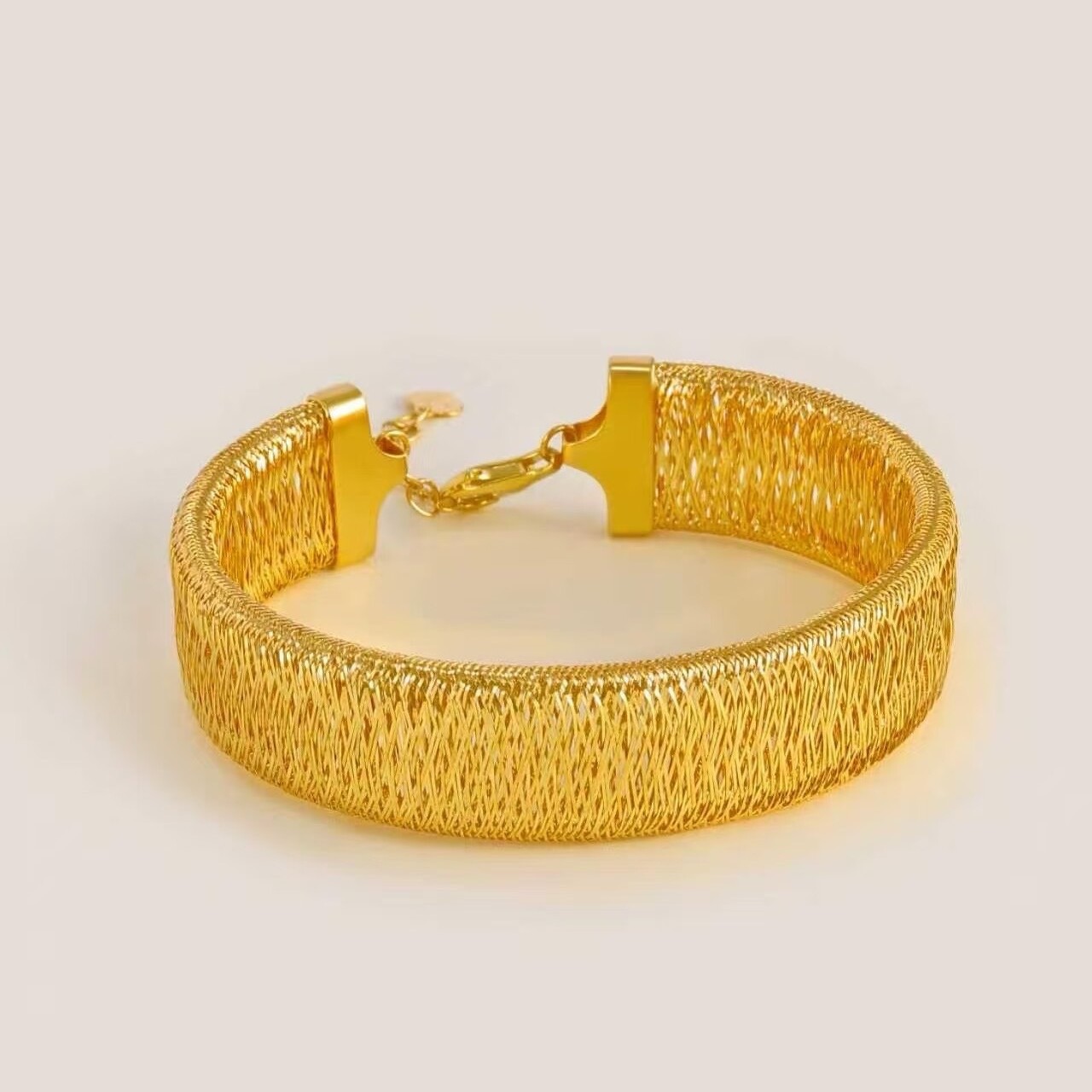 3:Gold bracelet 15cm with 4cm extender chain