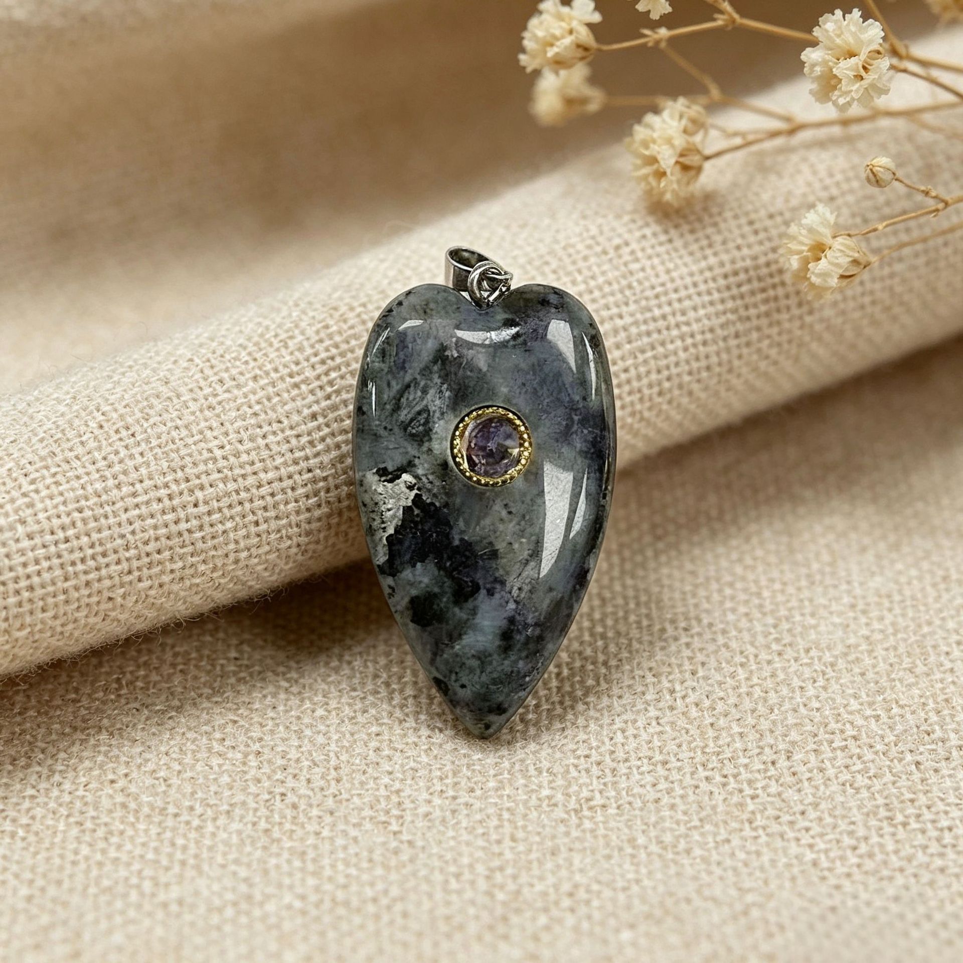 8:Black Labradorite