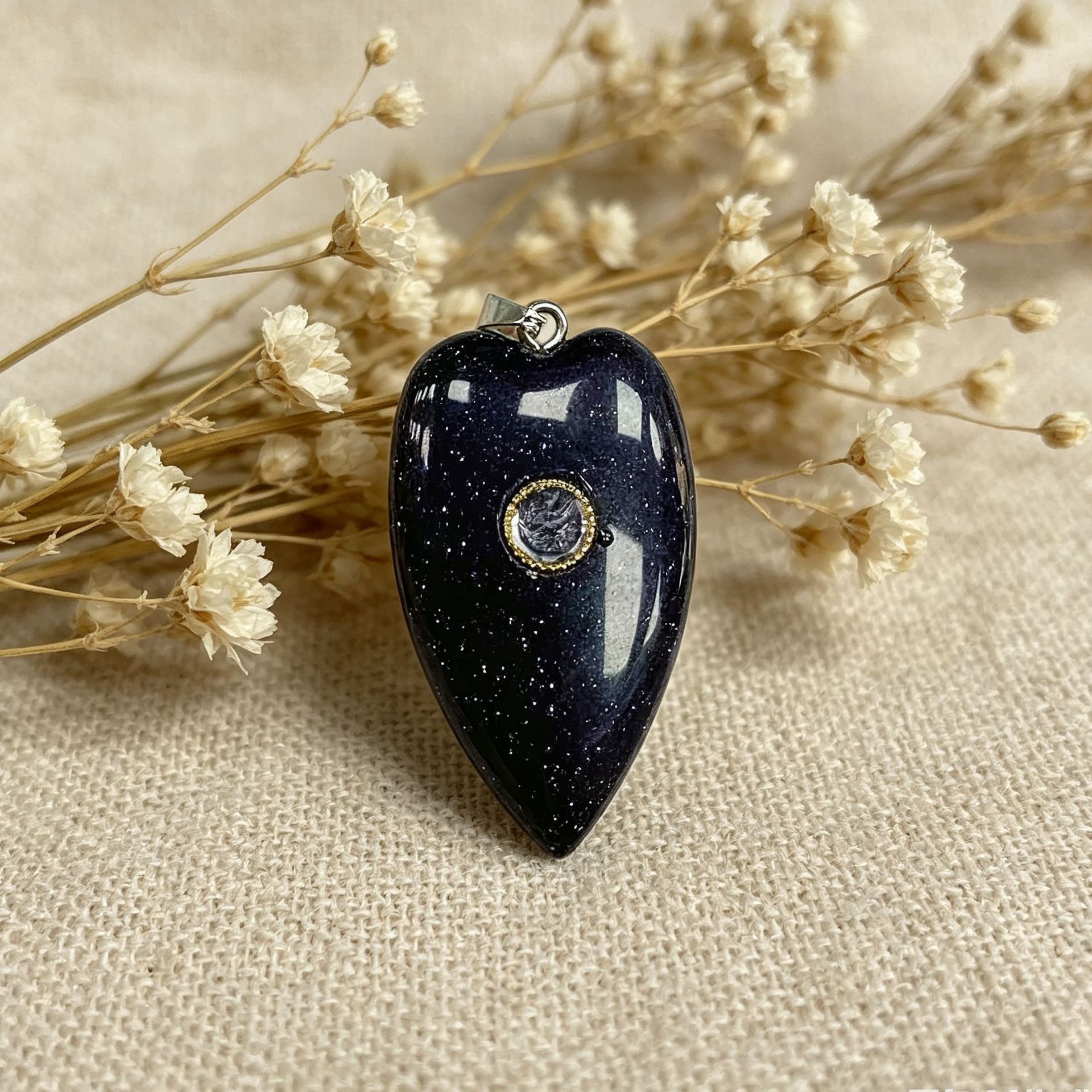 11:synthetic Blue Goldstone