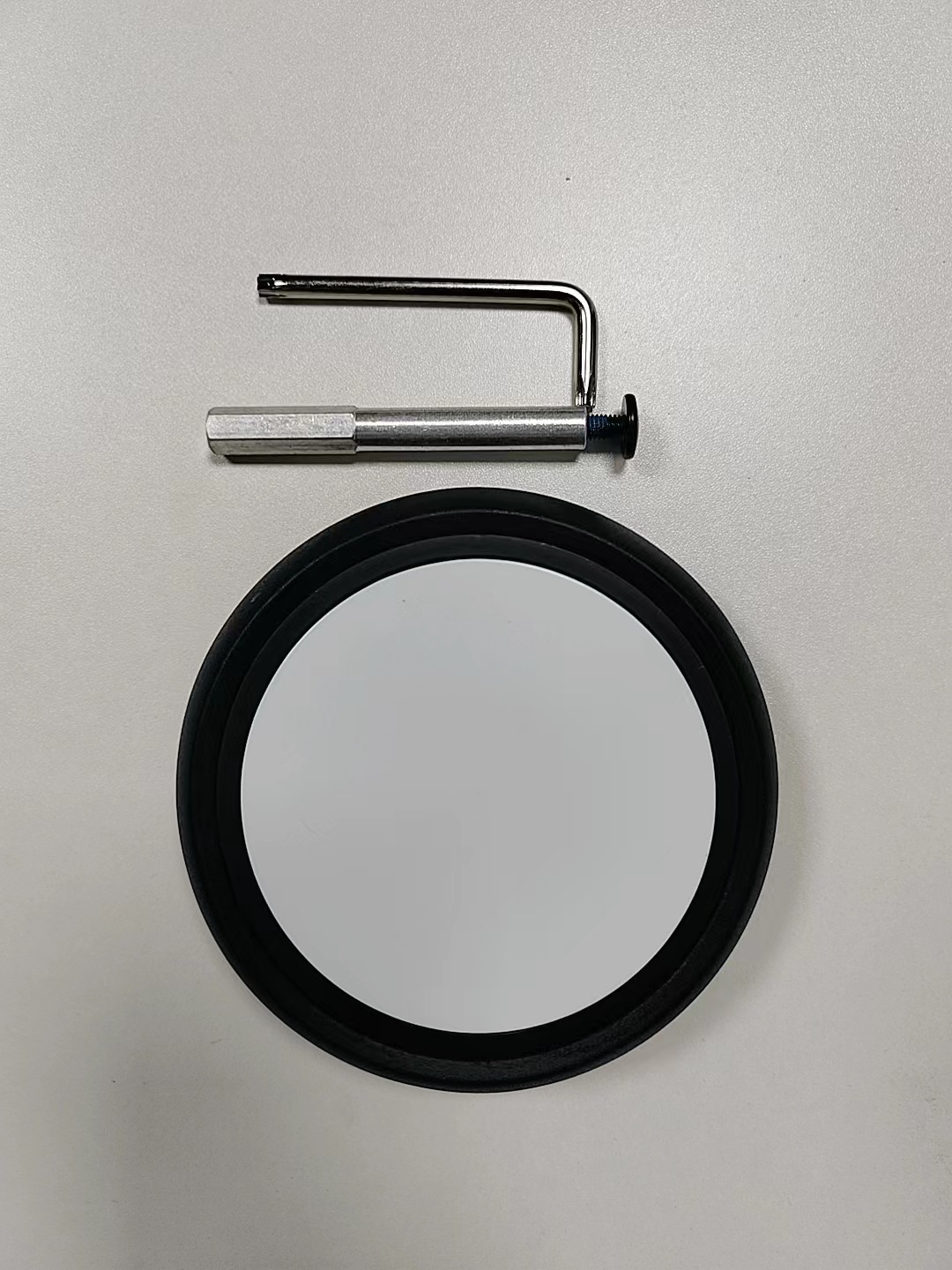 Rear wheel with shaft (1 tool and screw included)