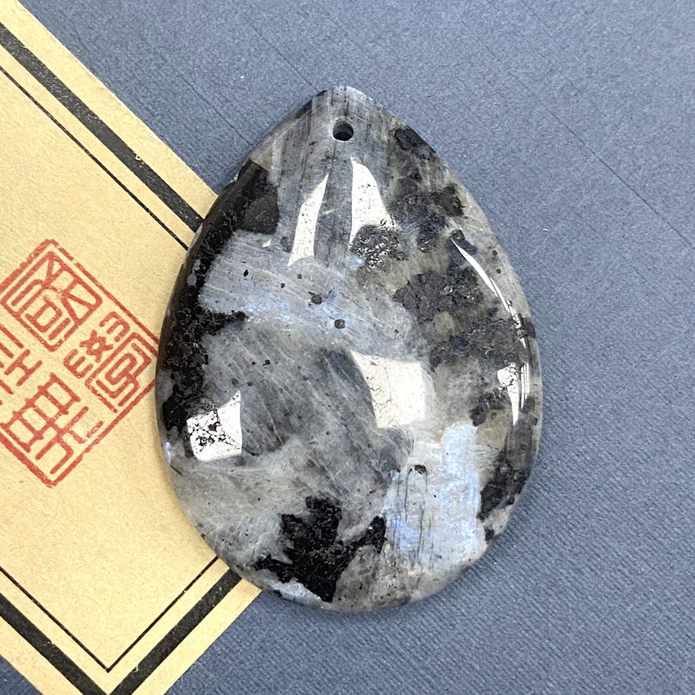 Black Labradorite 30x40mm