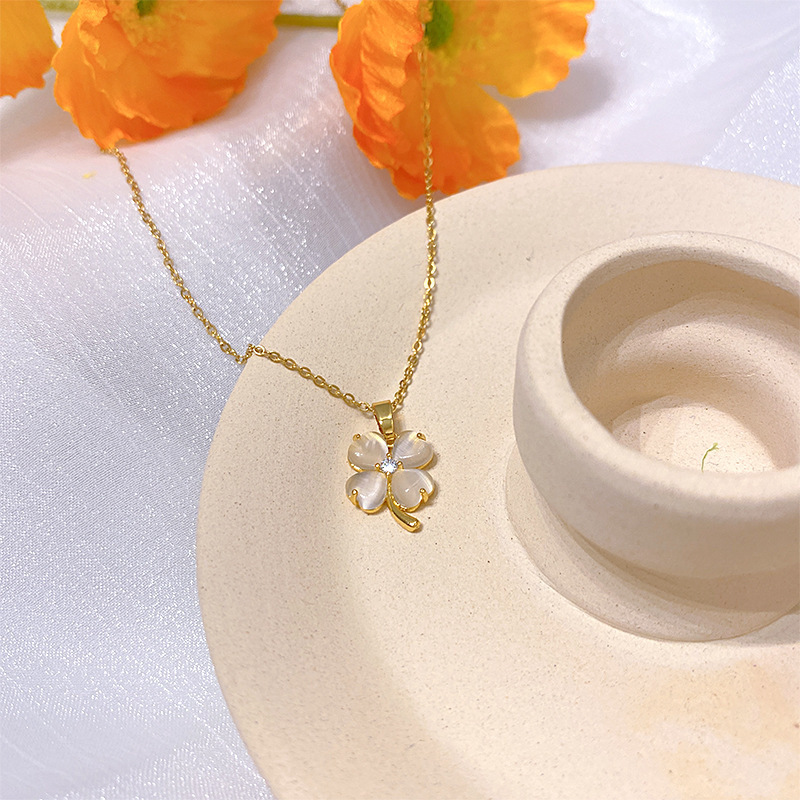 X1704 # Cat's eye four leaf clover necklace