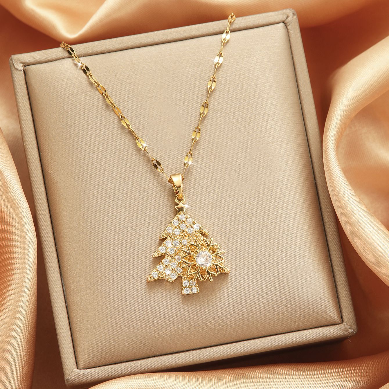 16:X–5658 # Gold-spinning zircon snowflake christmas tree