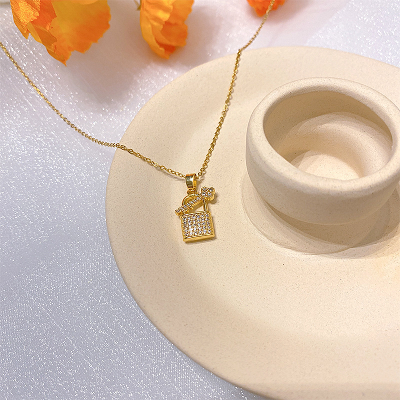 21:Xl1780-33#Full diamond key lock necklace