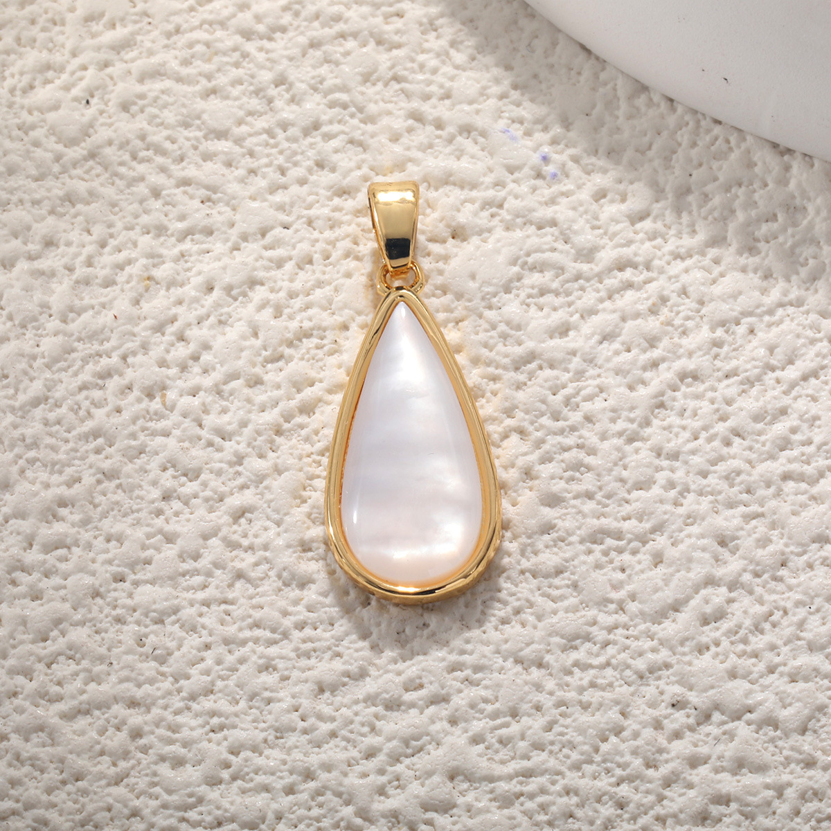 15:A0318 white shell water drop