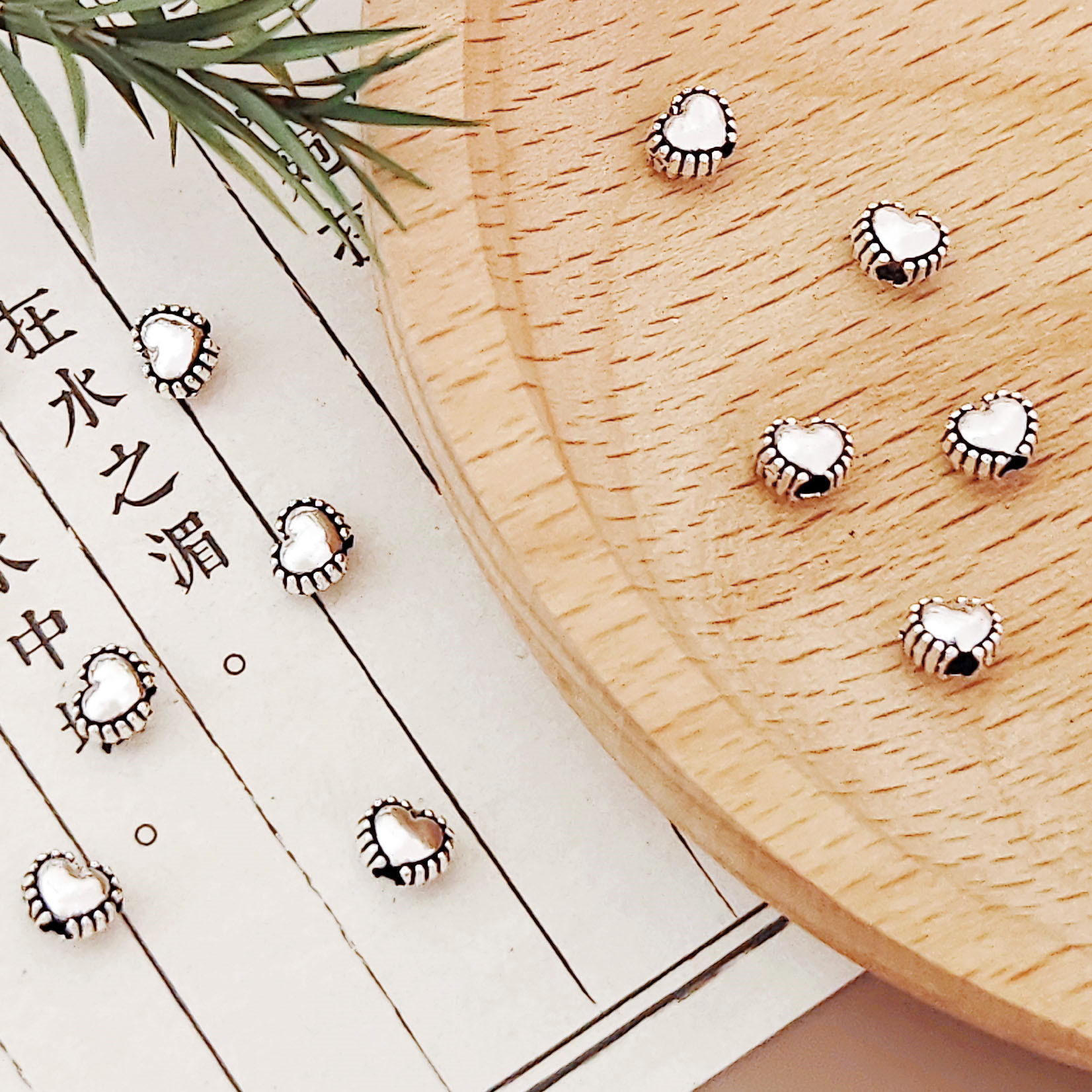 3:A422 [ancient silver] mini lace love (3.8*4.5mm)