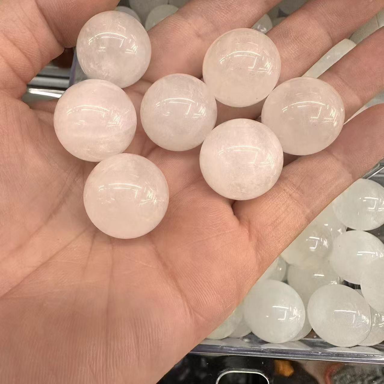 3:White crystal