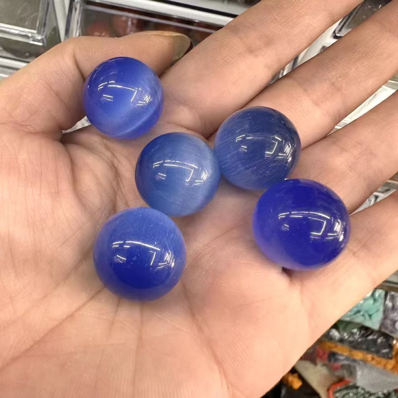 18:Blue cat eye