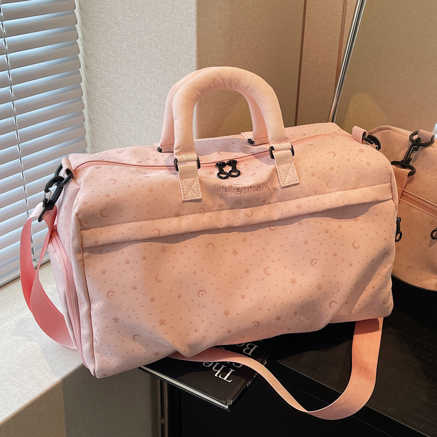 Pink [internal wet and dry separation bag] [independent shoe compartment] [pull rod can be attached to the back]