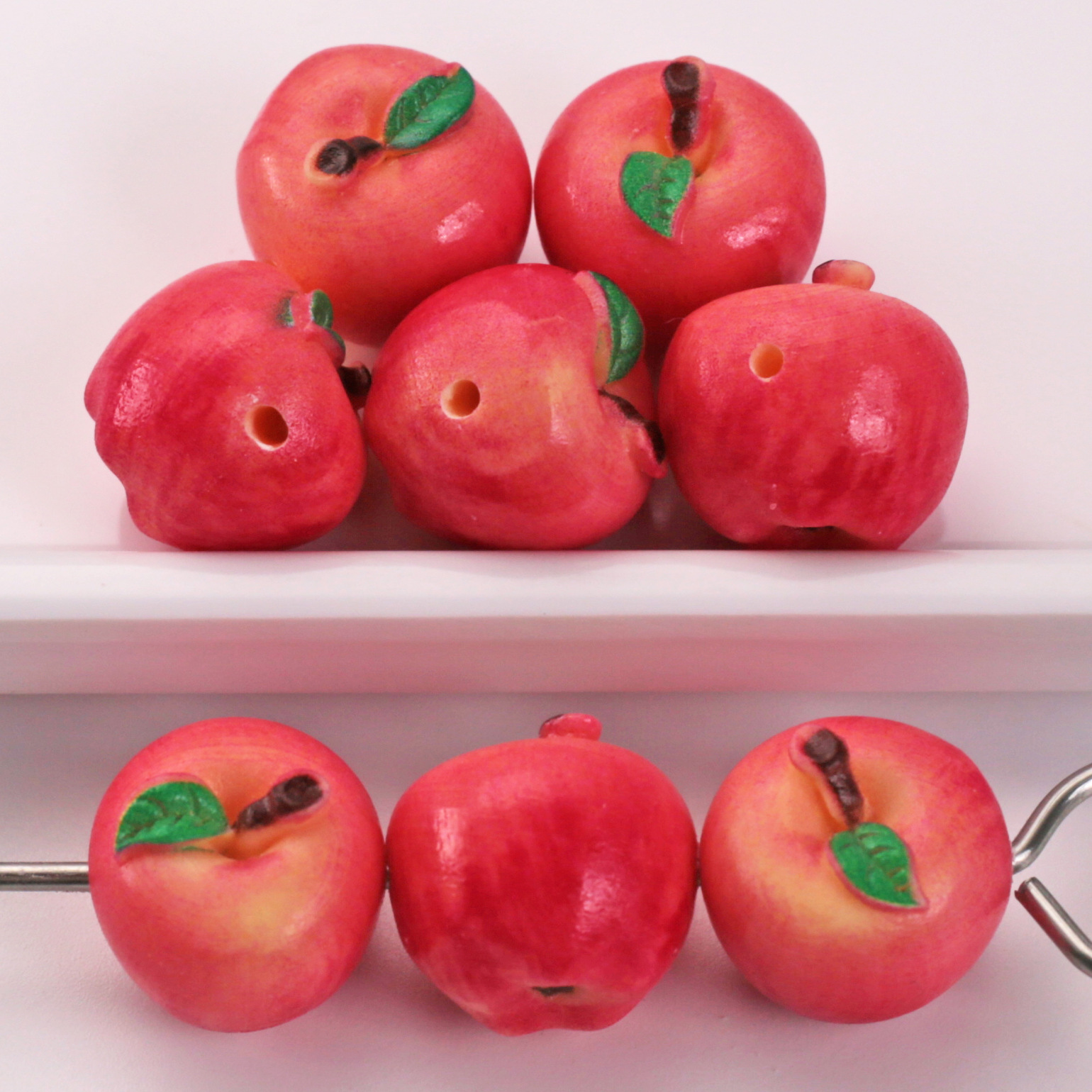 18:Red apple [1.8mm through hole]