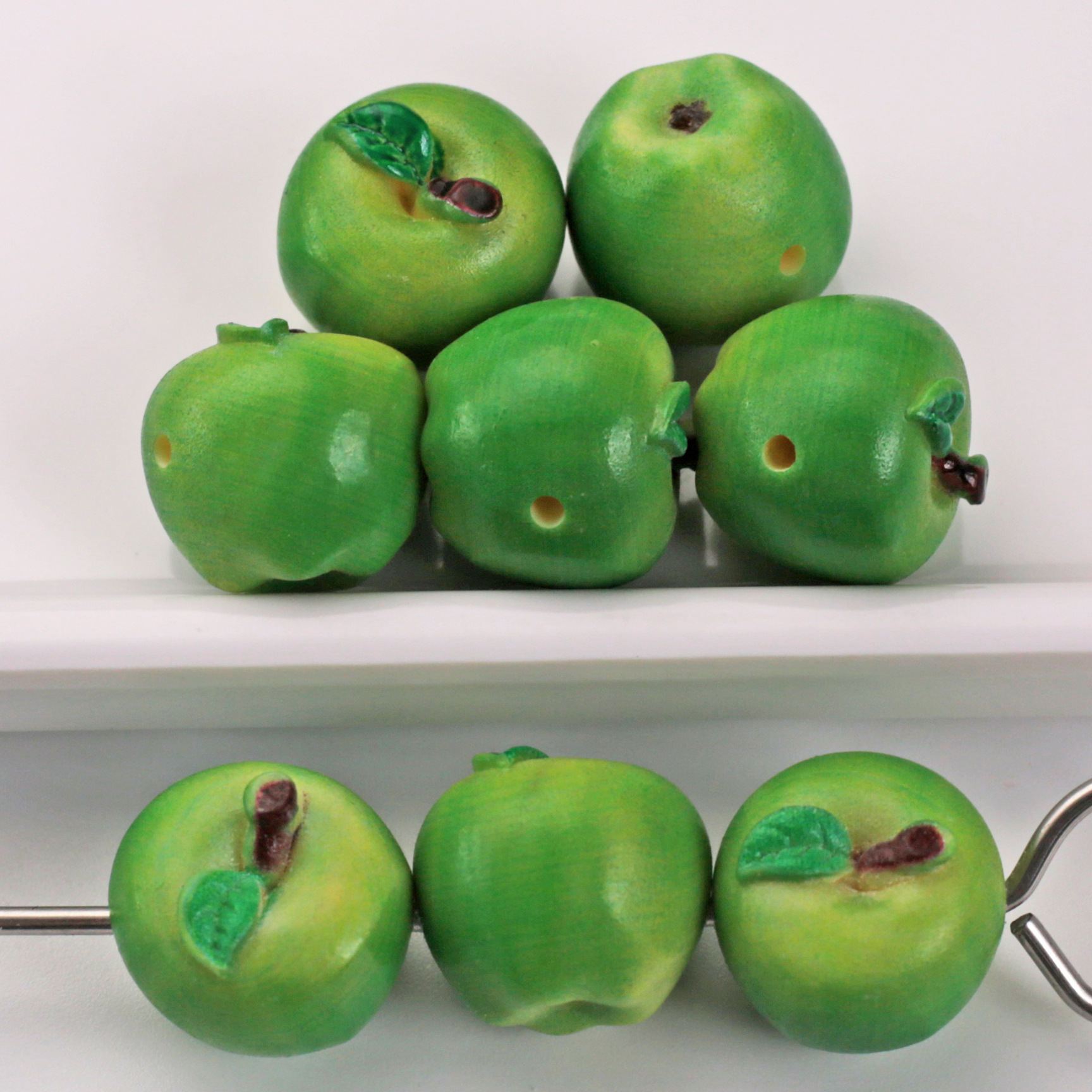 19:Green apple [1.8mm through hole]