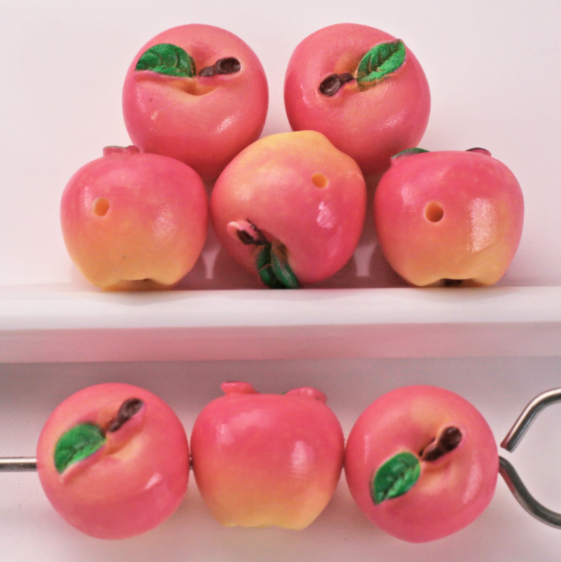 22:Pink apple [1.8mm through hole]