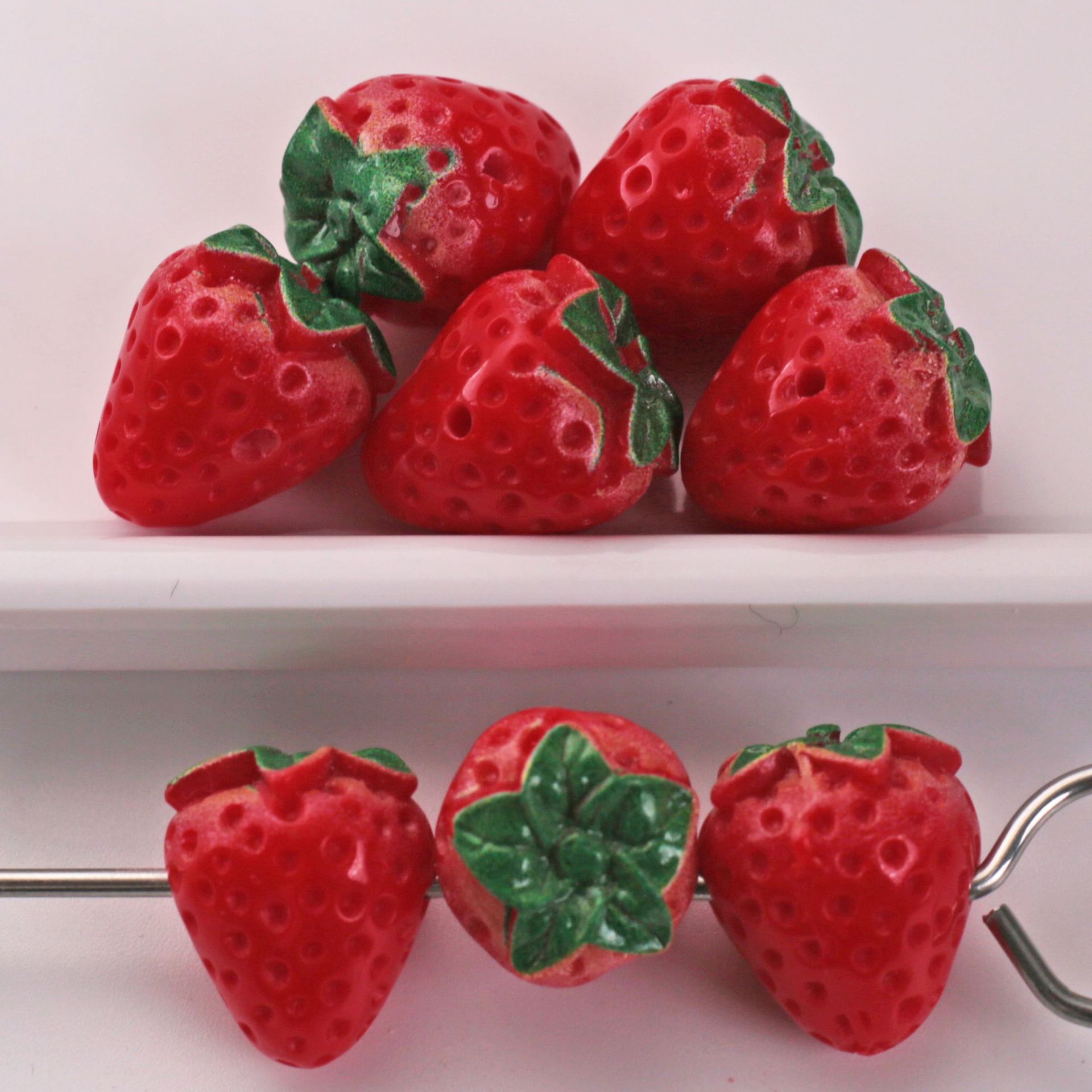 30:Small strawberry [1.8mm through hole]